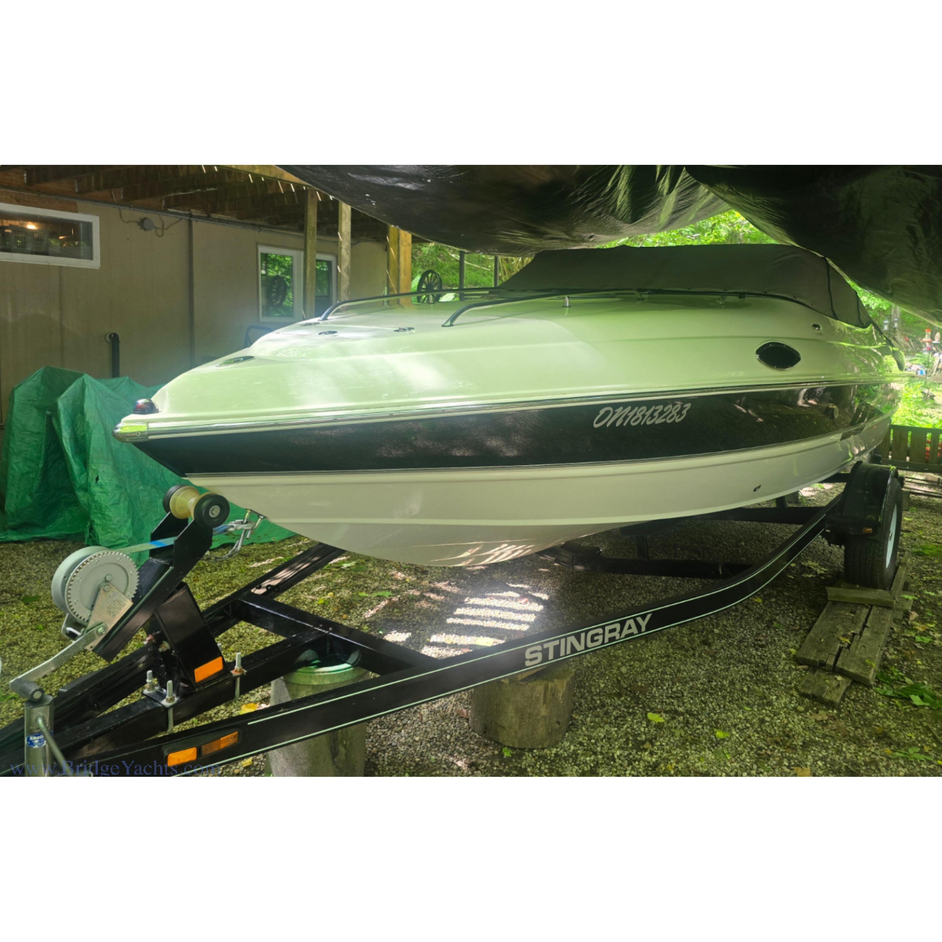 2009 Stingray 205CS Cuddy Cabin