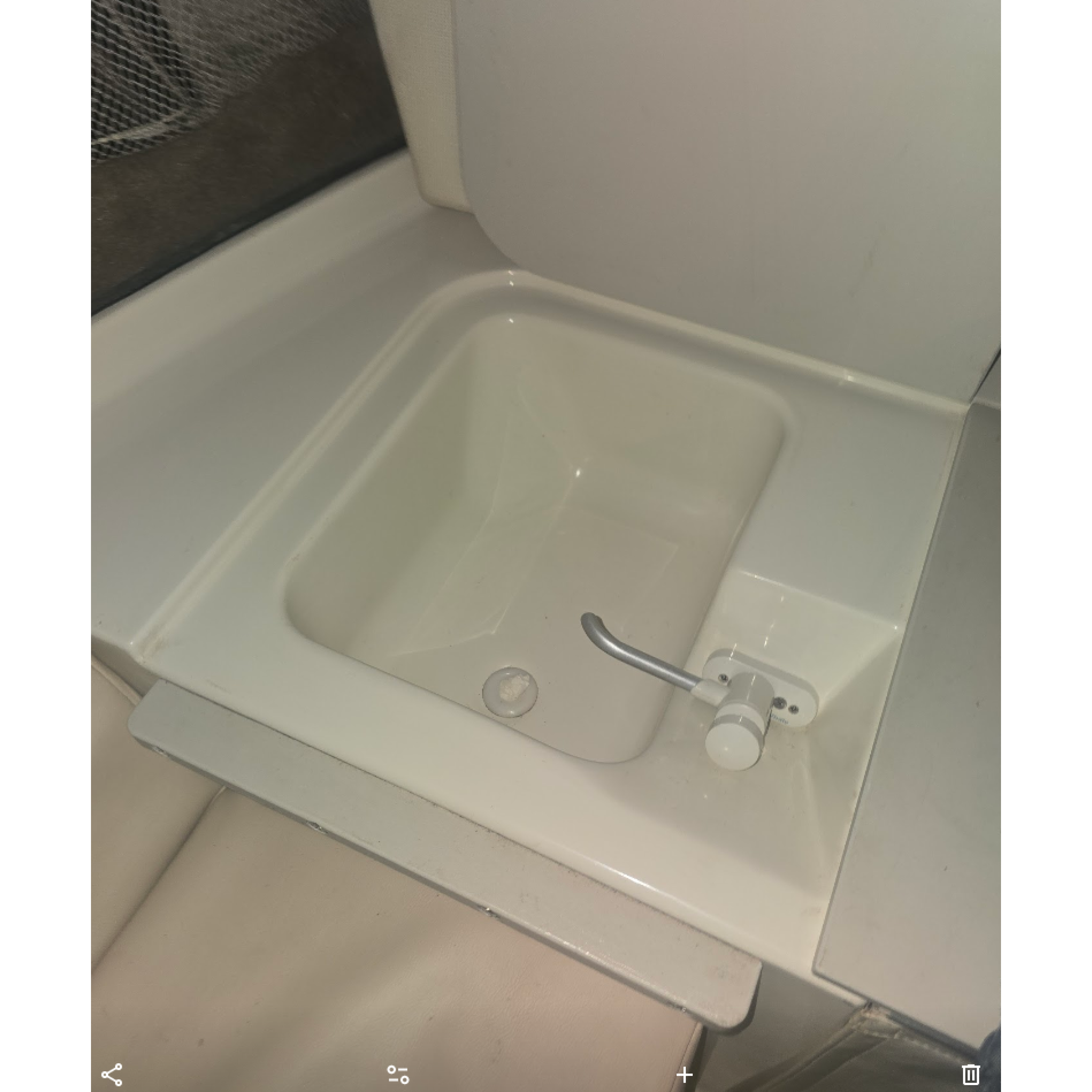 2009 Stingray 205CS Cuddy Cabin
