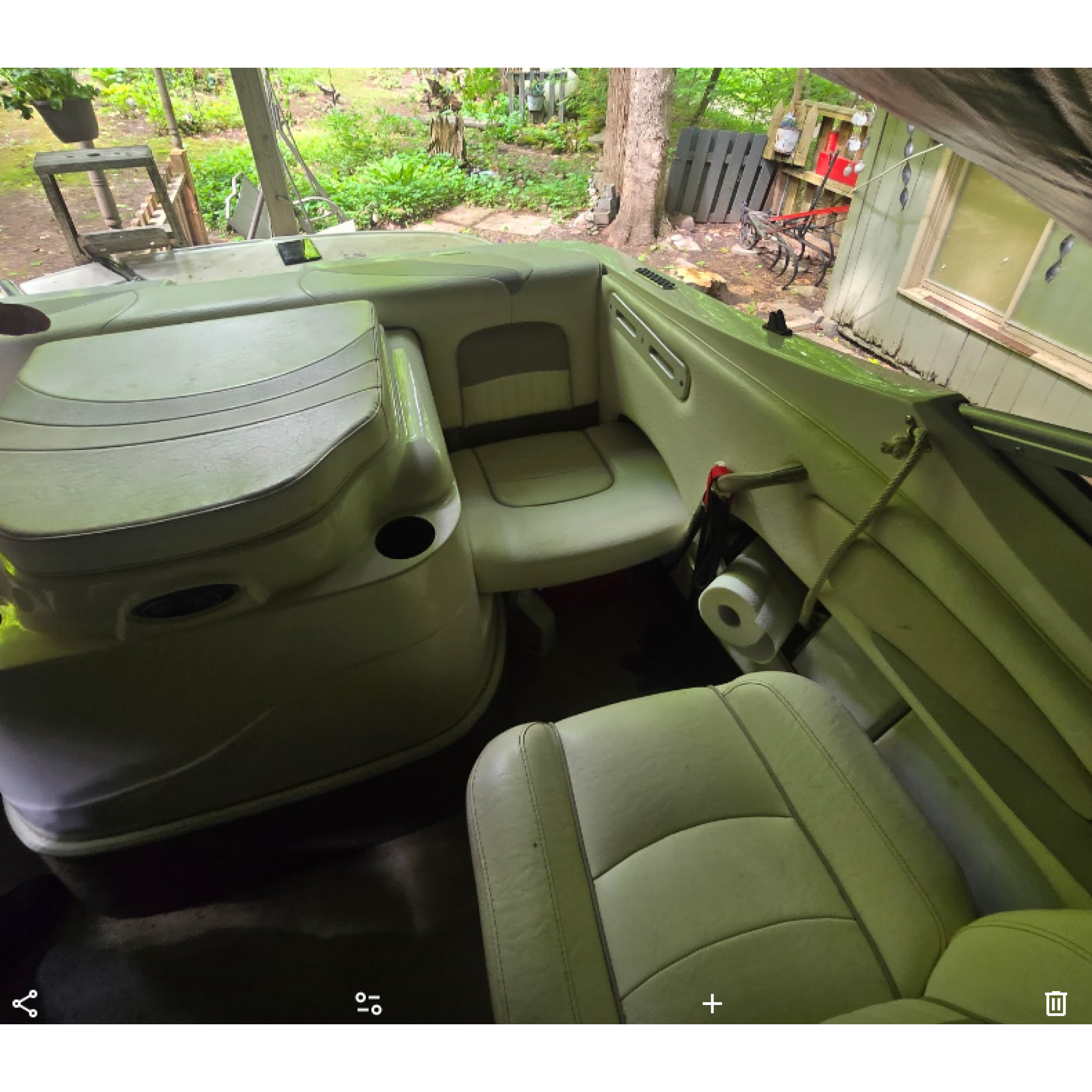 2009 Stingray 205CS Cuddy Cabin
