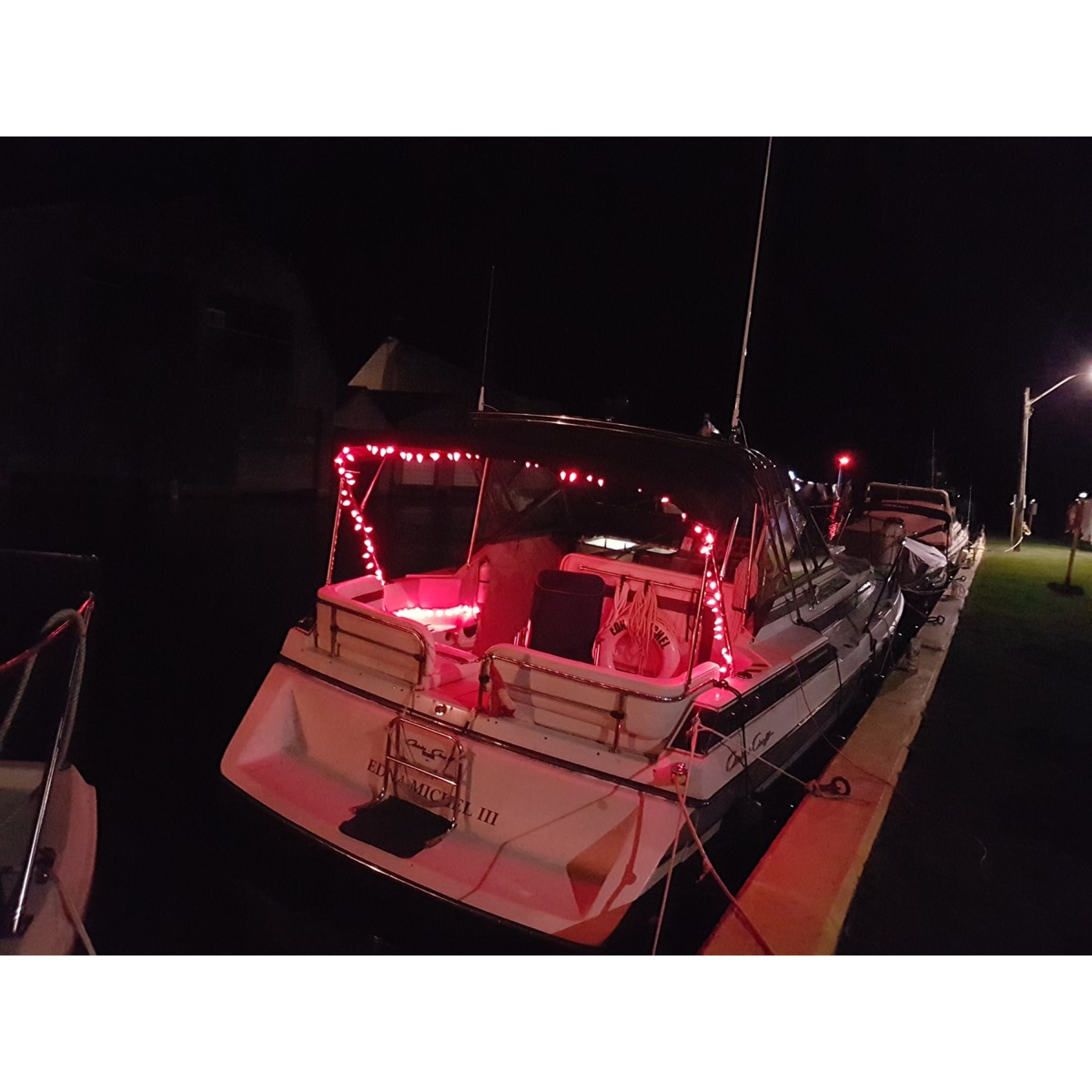 1988 31' 4" CHRIS-CRAFT Motor Yacht 1988 31' 4" CHRIS-CRAFT Motor Yacht