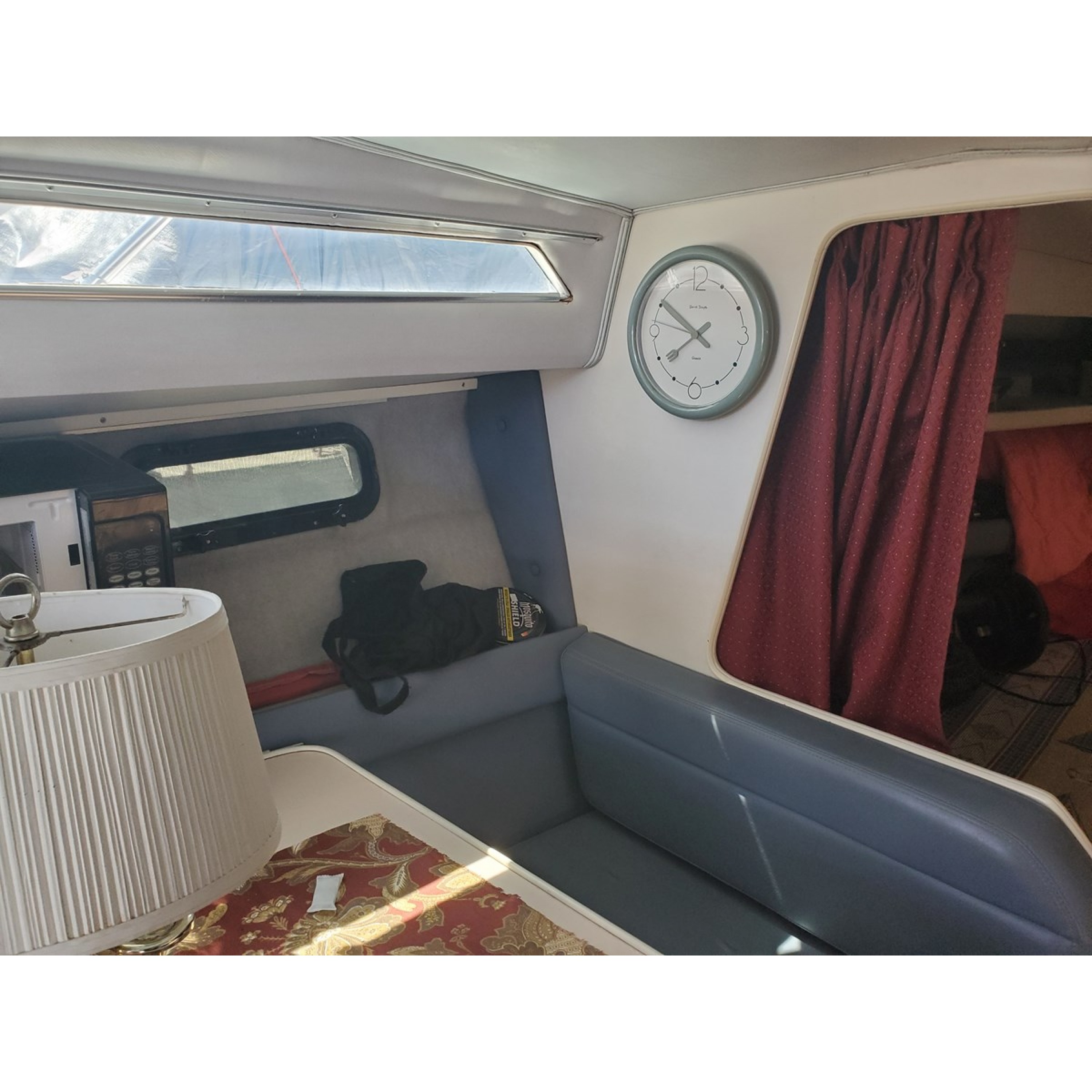 1988 31' 4" CHRIS-CRAFT Motor Yacht 1988 31' 4" CHRIS-CRAFT Motor Yacht