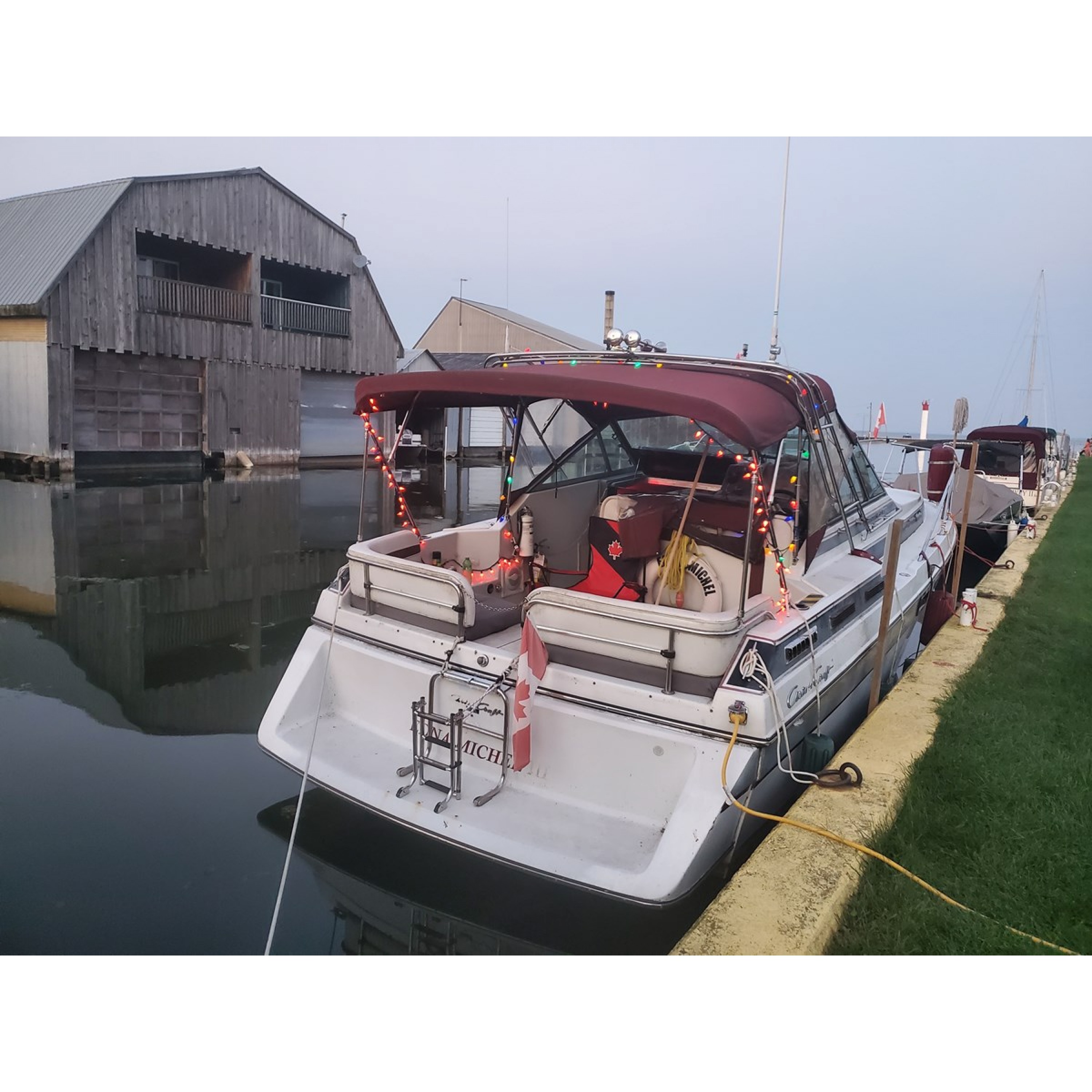1988 31' 4" CHRIS-CRAFT Motor Yacht 1988 31' 4" CHRIS-CRAFT Motor Yacht