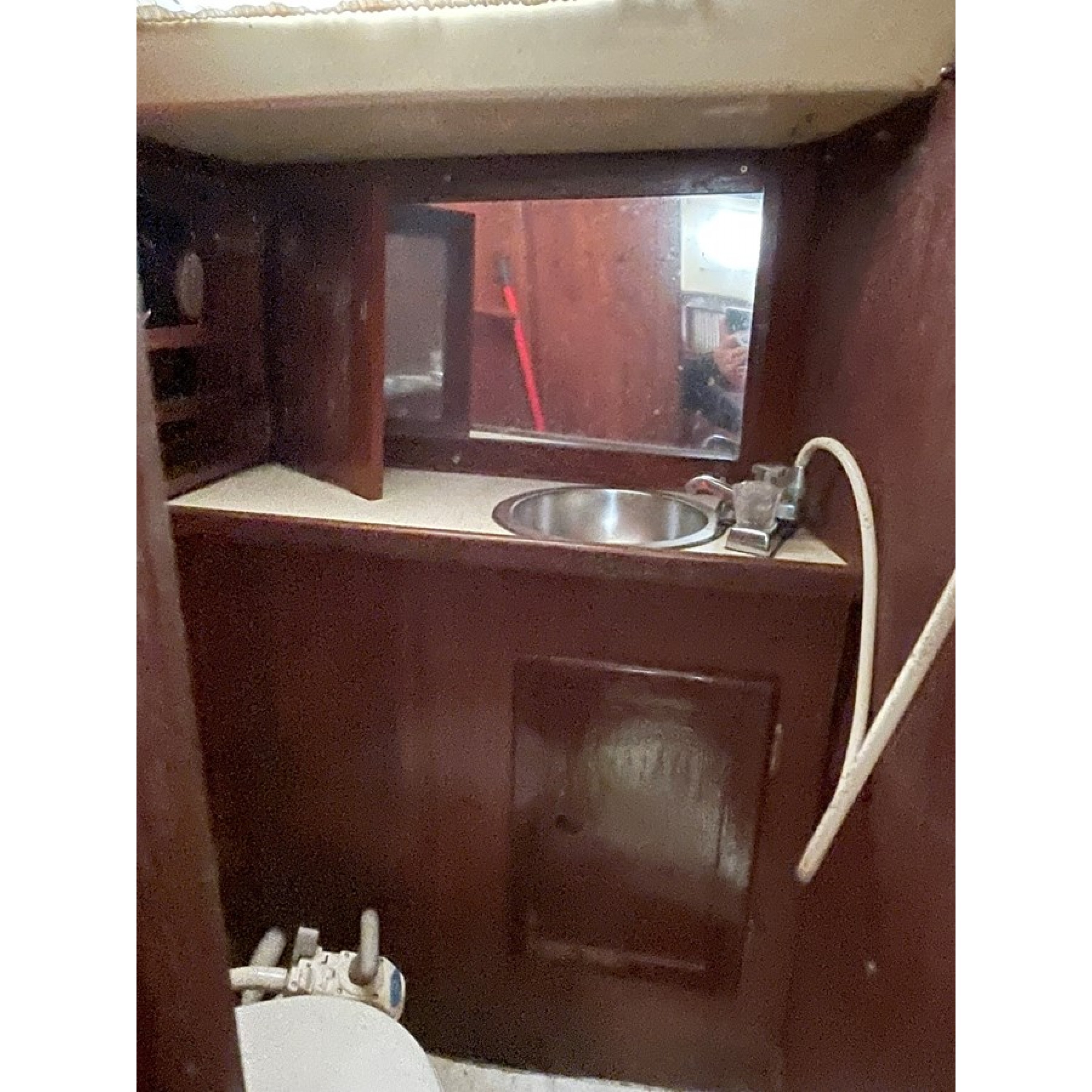 1981 31' 6" HUGHES Cruising Sailboat 1981 31' 6" HUGHES Cruising Sailboat
