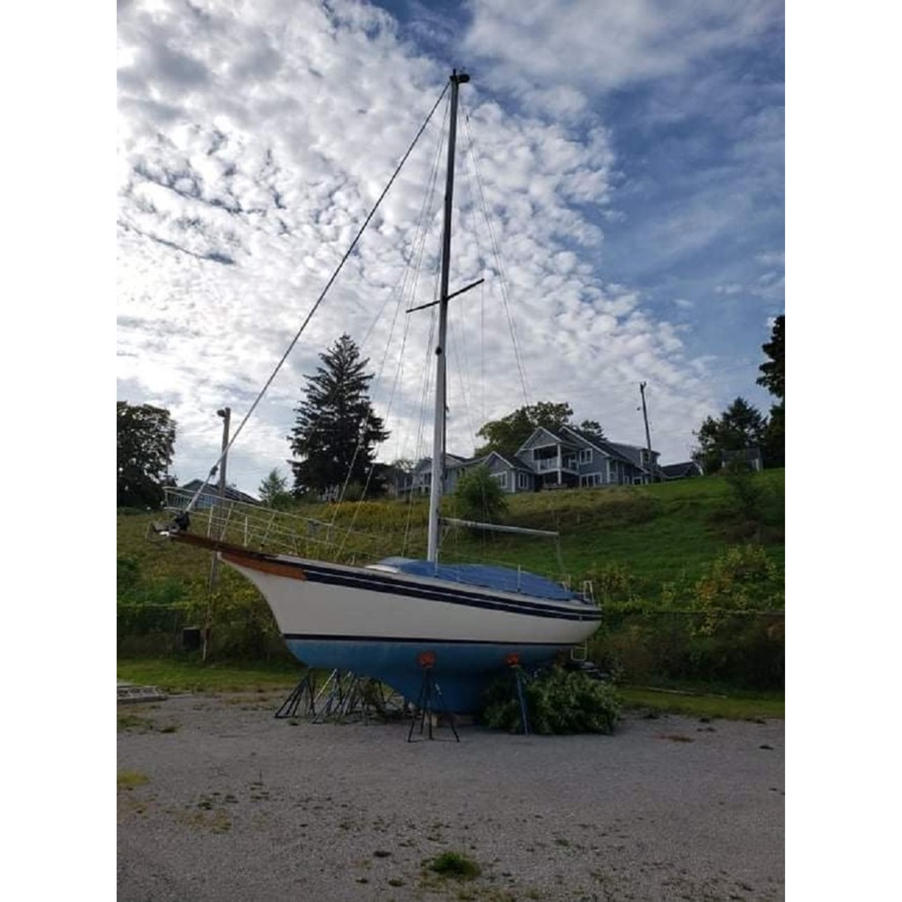1988 32' BAYFIELD YACHTS Cruising Sailboat 32 1988 32' BAYFIELD YACHTS Cruising Sailboat 32