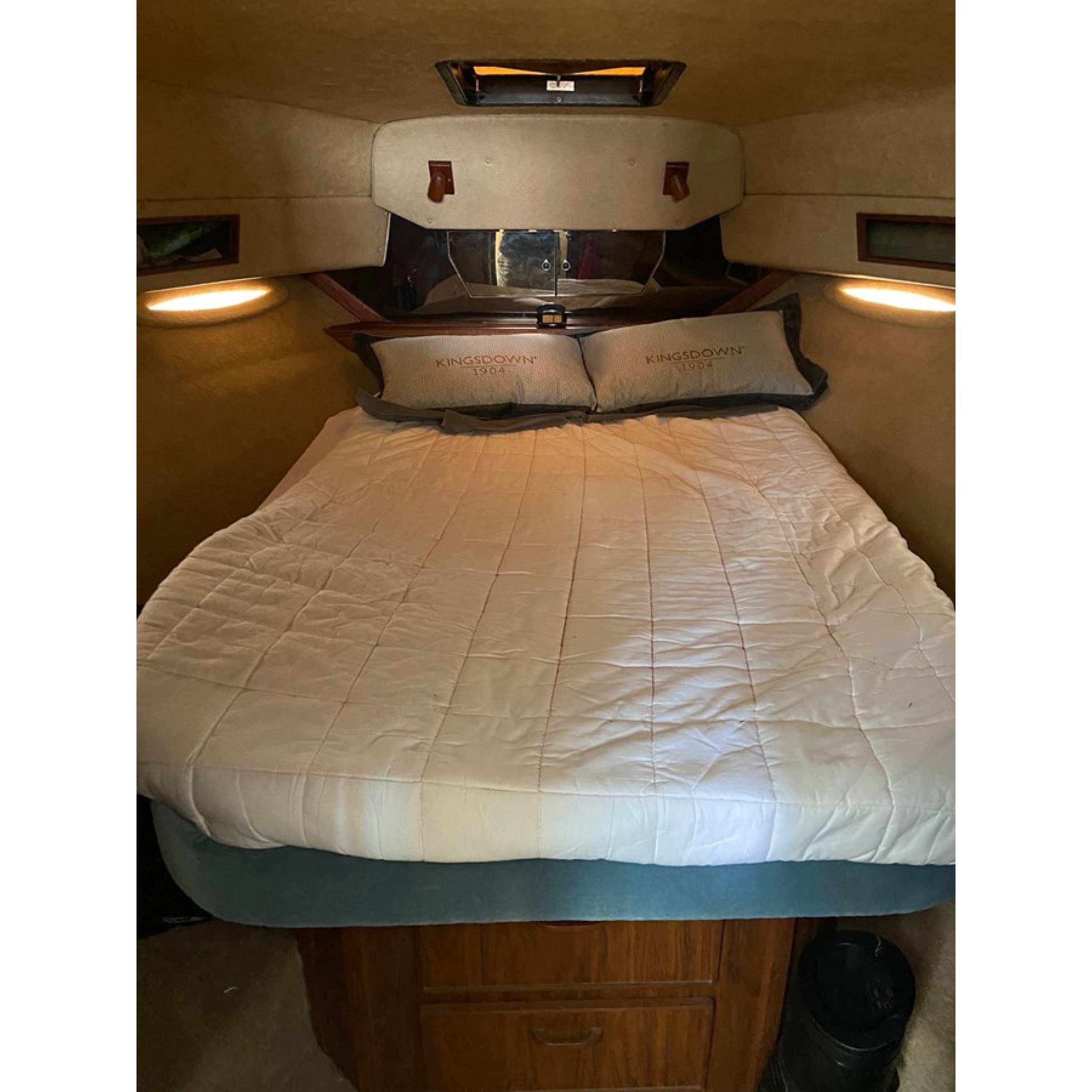 1983 34' SEA RAY Cruising Yacht 340 Fly Bridge 1983 34' SEA RAY Cruising Yacht 340 Fly Bridge