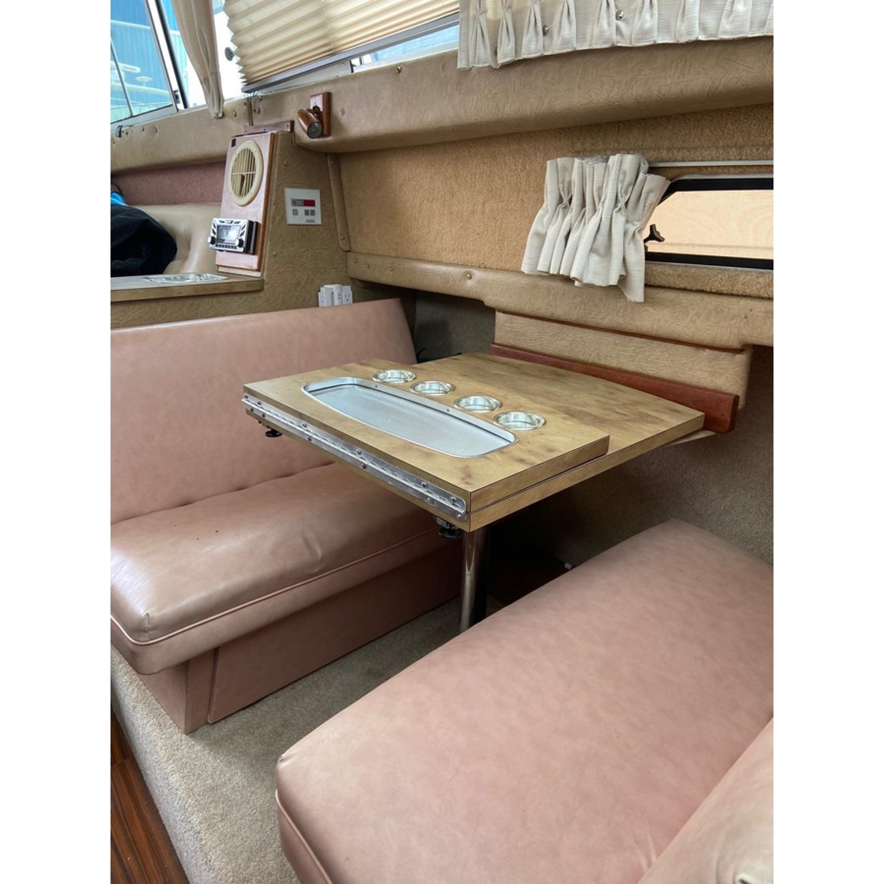1983 34' SEA RAY Cruising Yacht 340 Fly Bridge 1983 34' SEA RAY Cruising Yacht 340 Fly Bridge