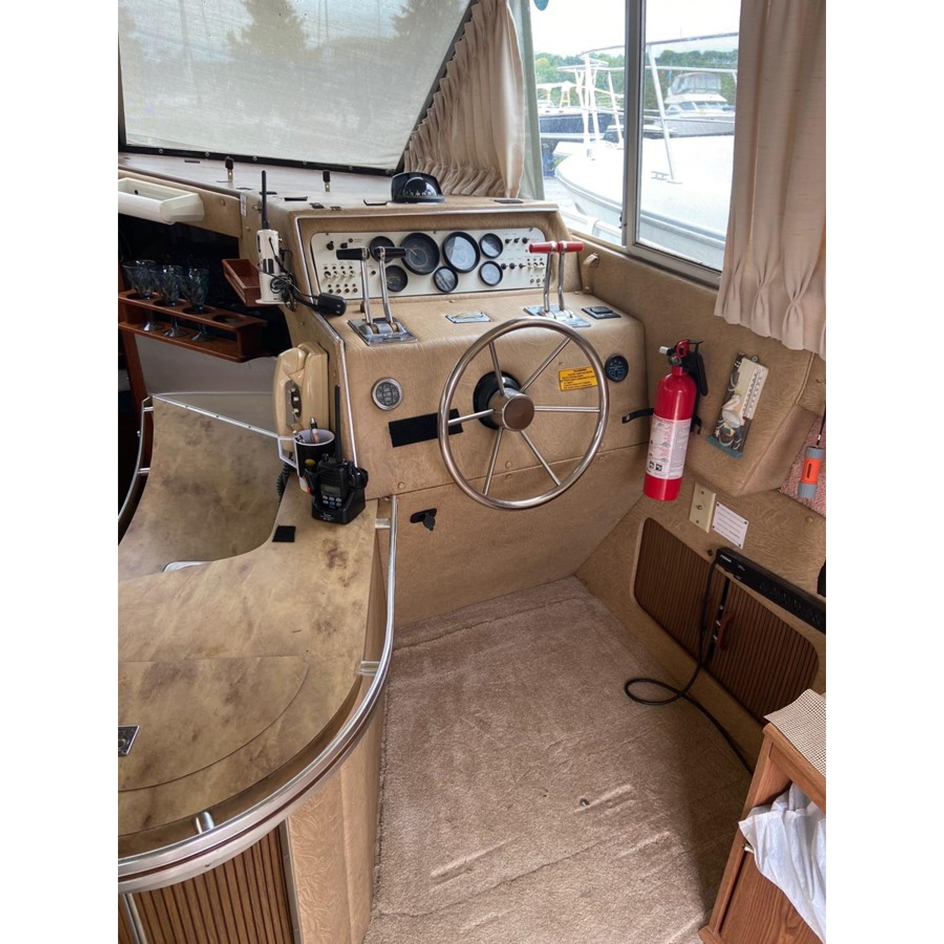 1983 34' SEA RAY Cruising Yacht 340 Fly Bridge 1983 34' SEA RAY Cruising Yacht 340 Fly Bridge