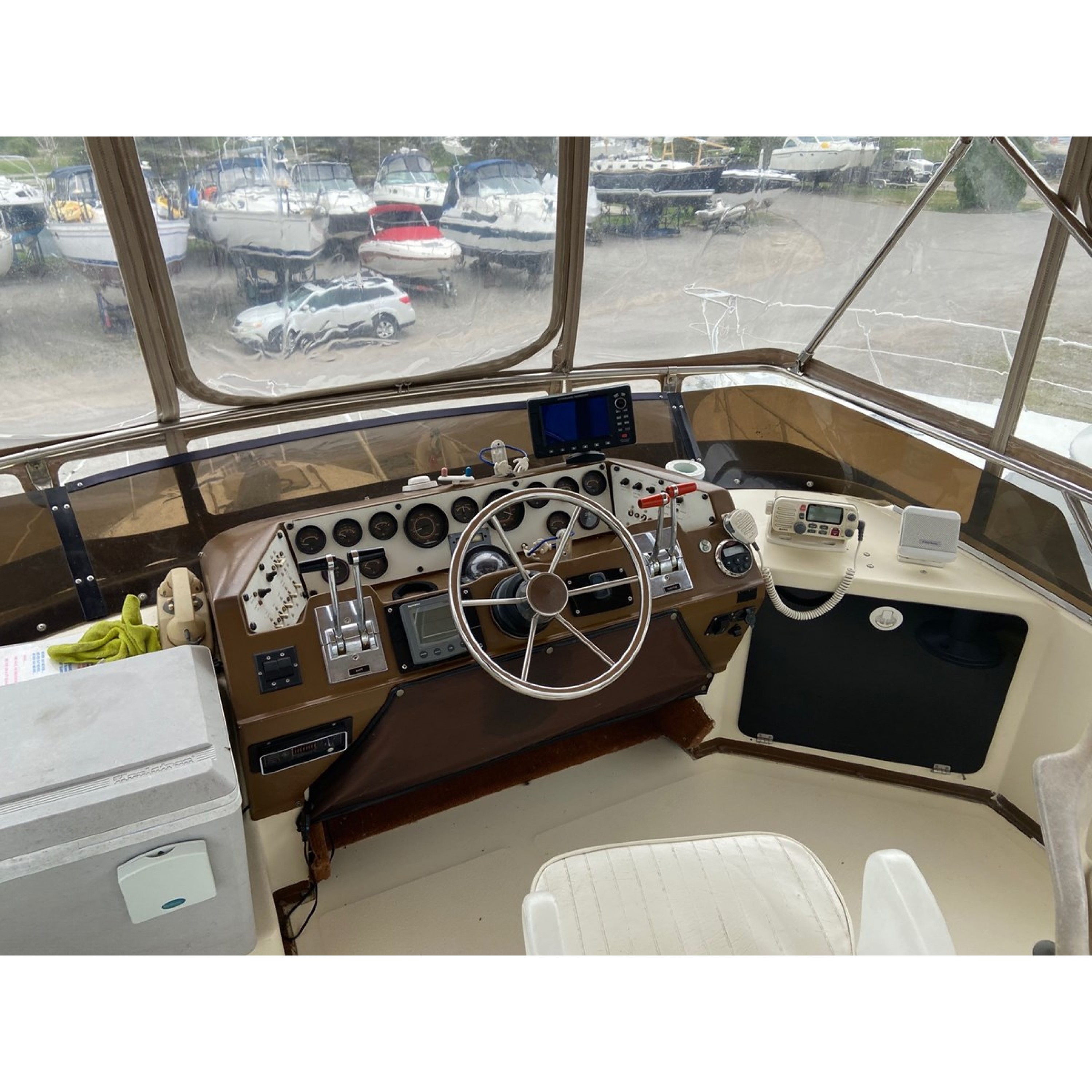 1983 34' SEA RAY Cruising Yacht 340 Fly Bridge 1983 34' SEA RAY Cruising Yacht 340 Fly Bridge