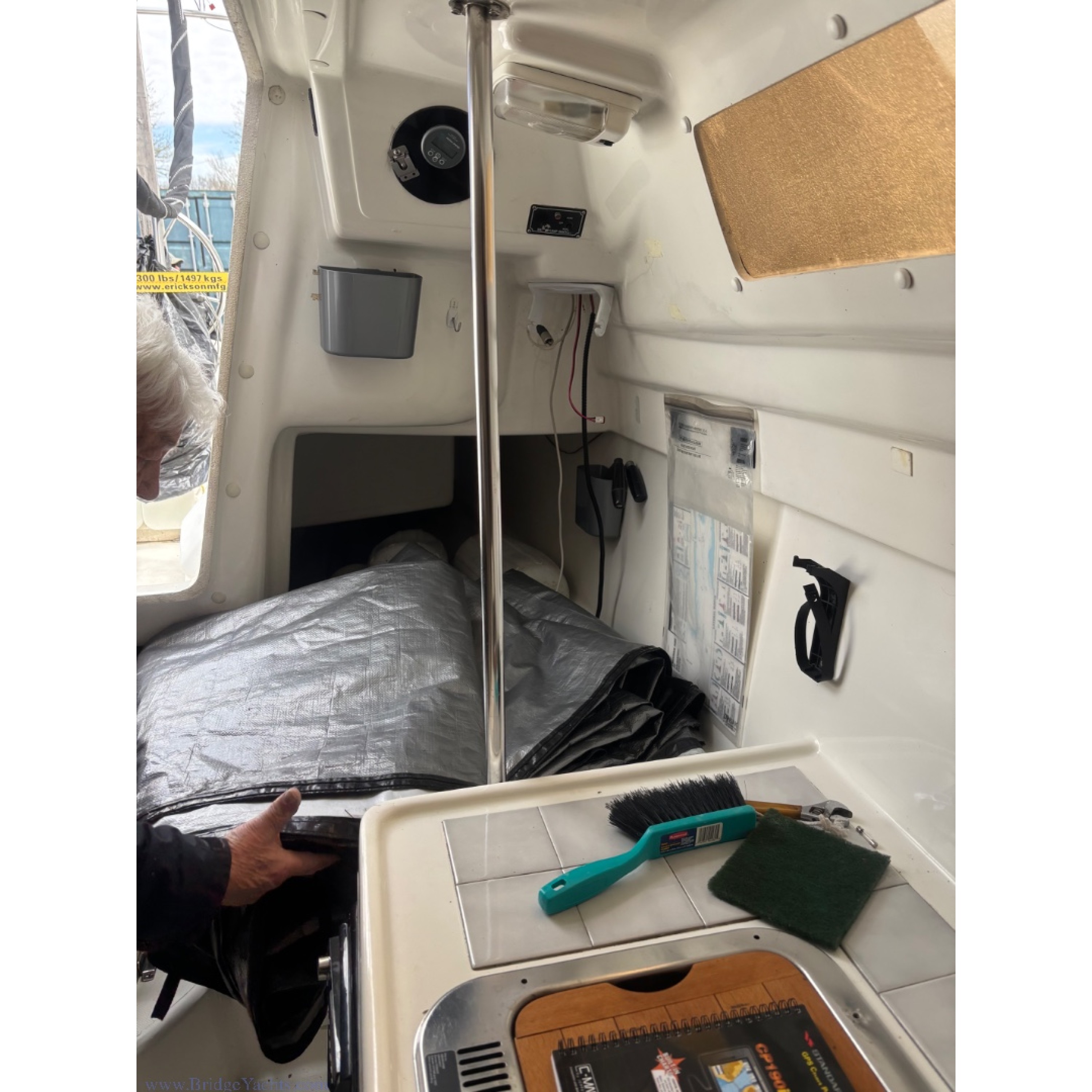 1998 MacGregor 26X – Versatile Sail & Power Cruiser