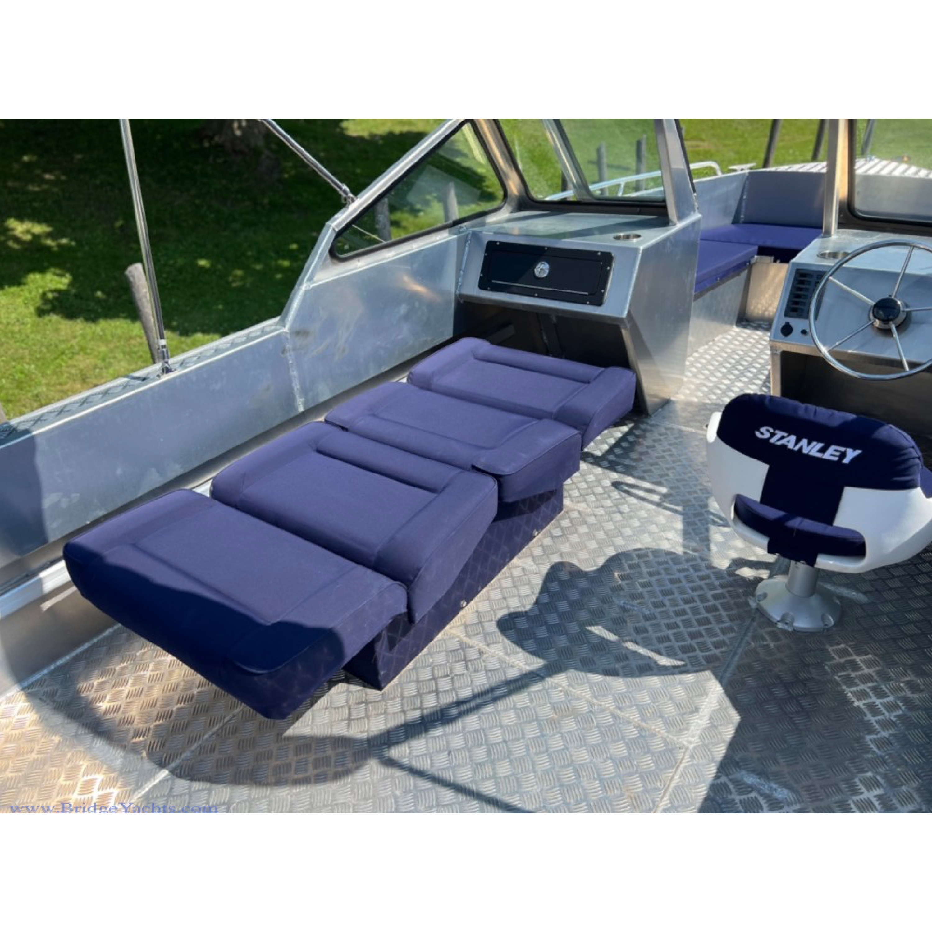 Stanley Islander 23 Dual Console - Suzuki