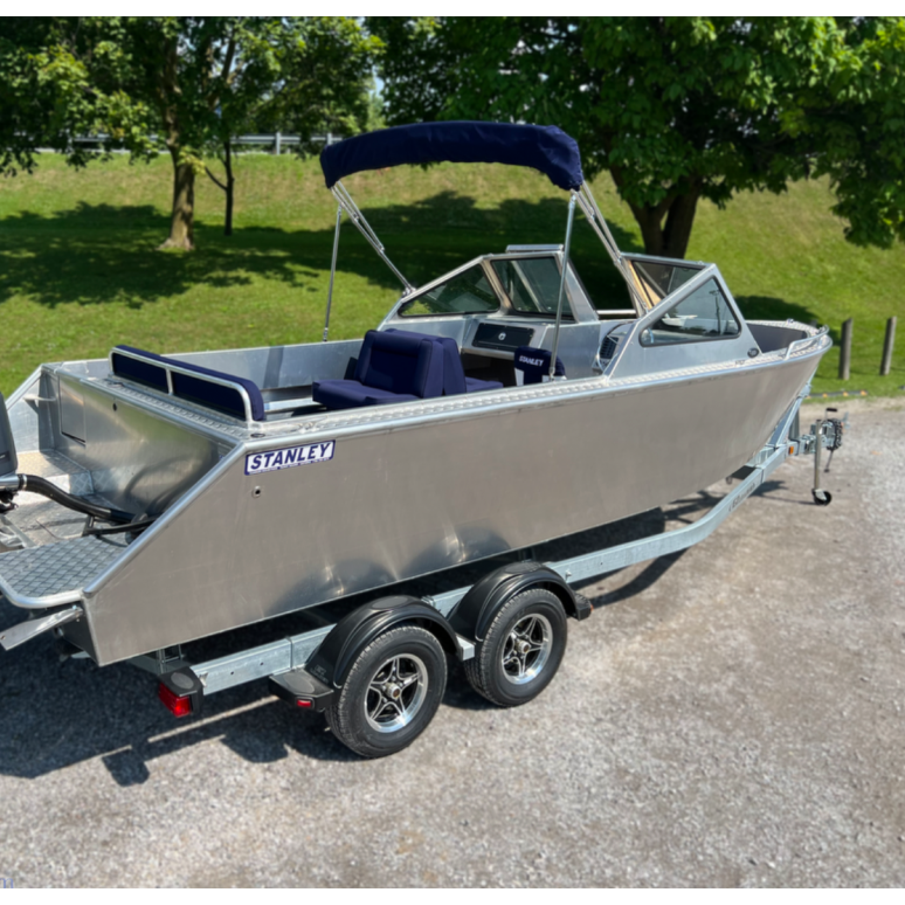 Stanley Islander 23 Dual Console - Suzuki