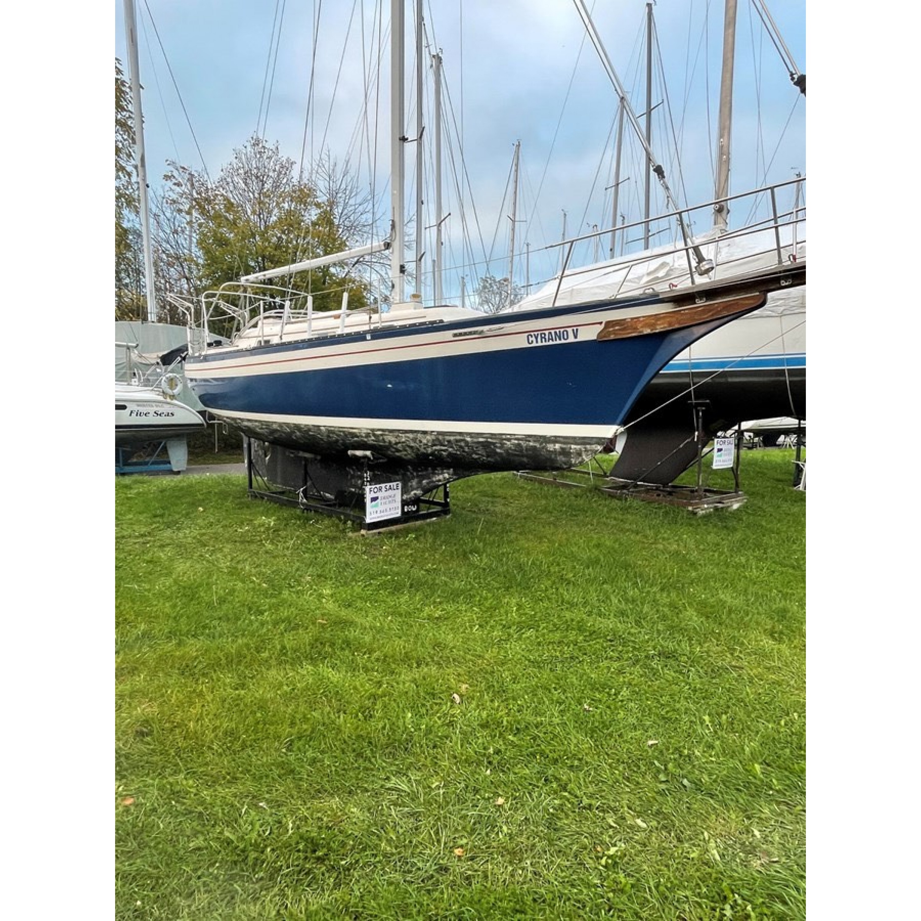 1982 32' BAYFIELD BOAT YARD LTD Center Cockpit Cyrano 1982 32' BAYFIELD BOAT YARD LTD Center Cockpit Cyrano