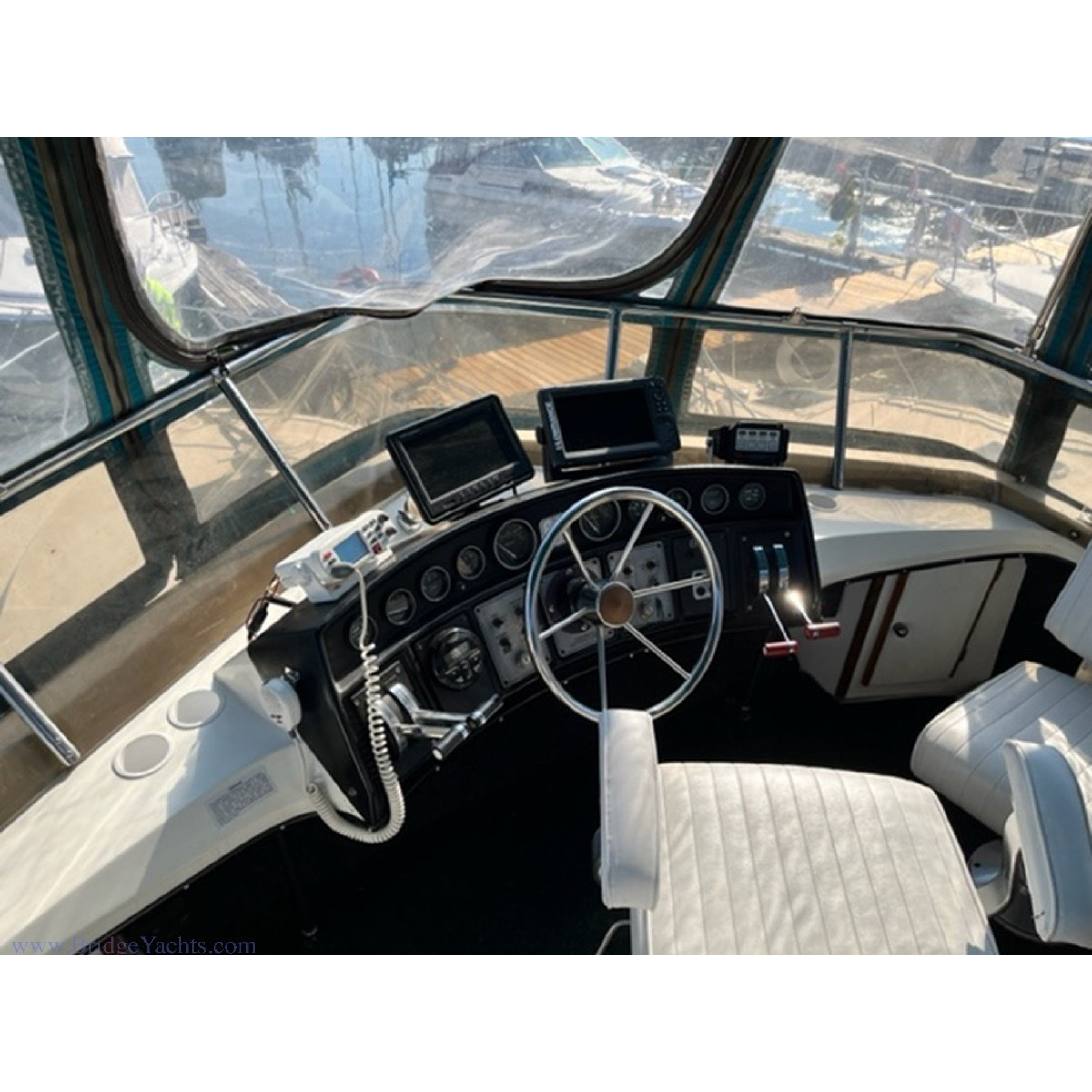 Carver 3207 1984 32ft Aft Cabin Cruiser Carver 3207 1984 32ft Aft Cabin Cruiser