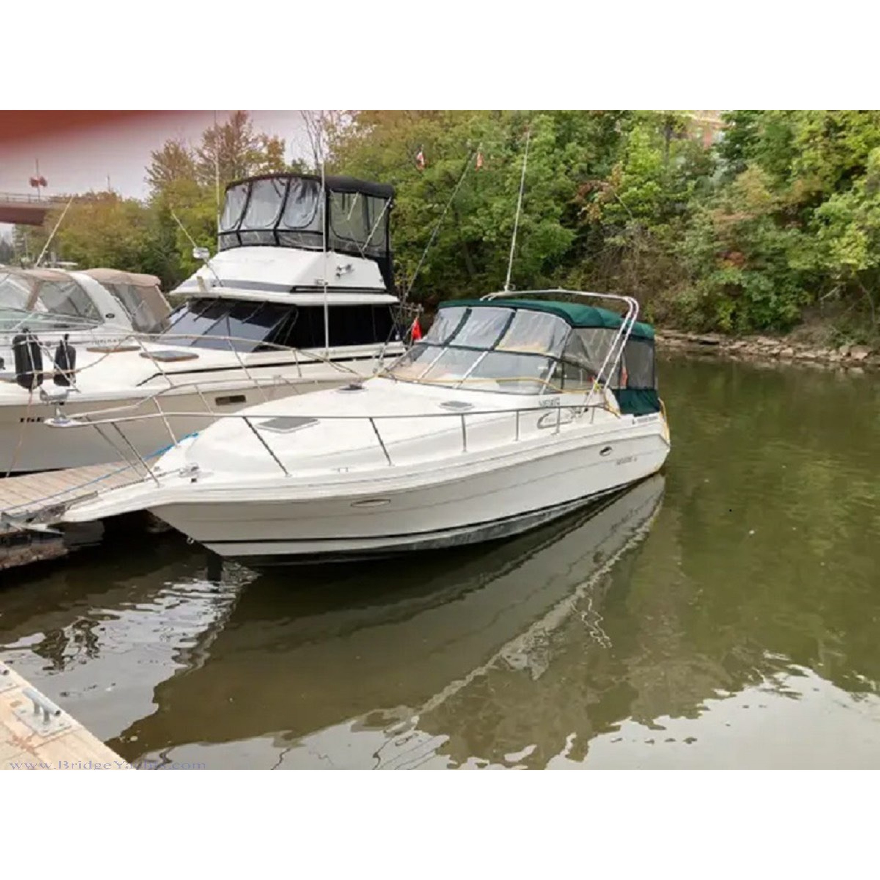 1998 30' 2" RINKER 280 Fiesta Vee