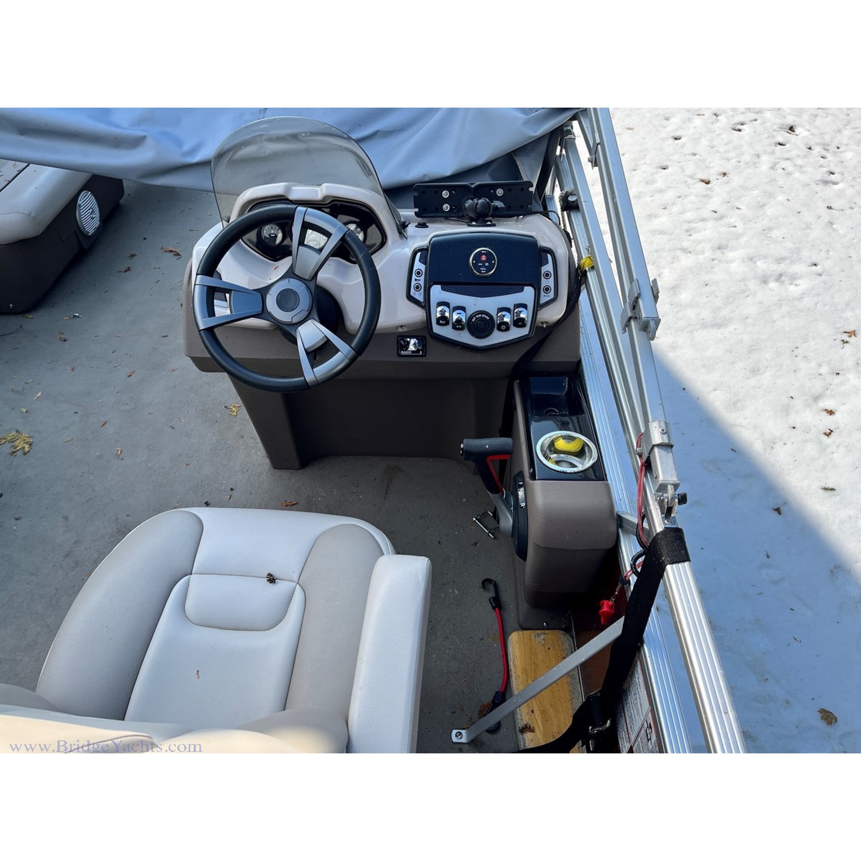 2016 21' 6" PRINCE Sport Fisher 21 Pontoon Boat Princecraft