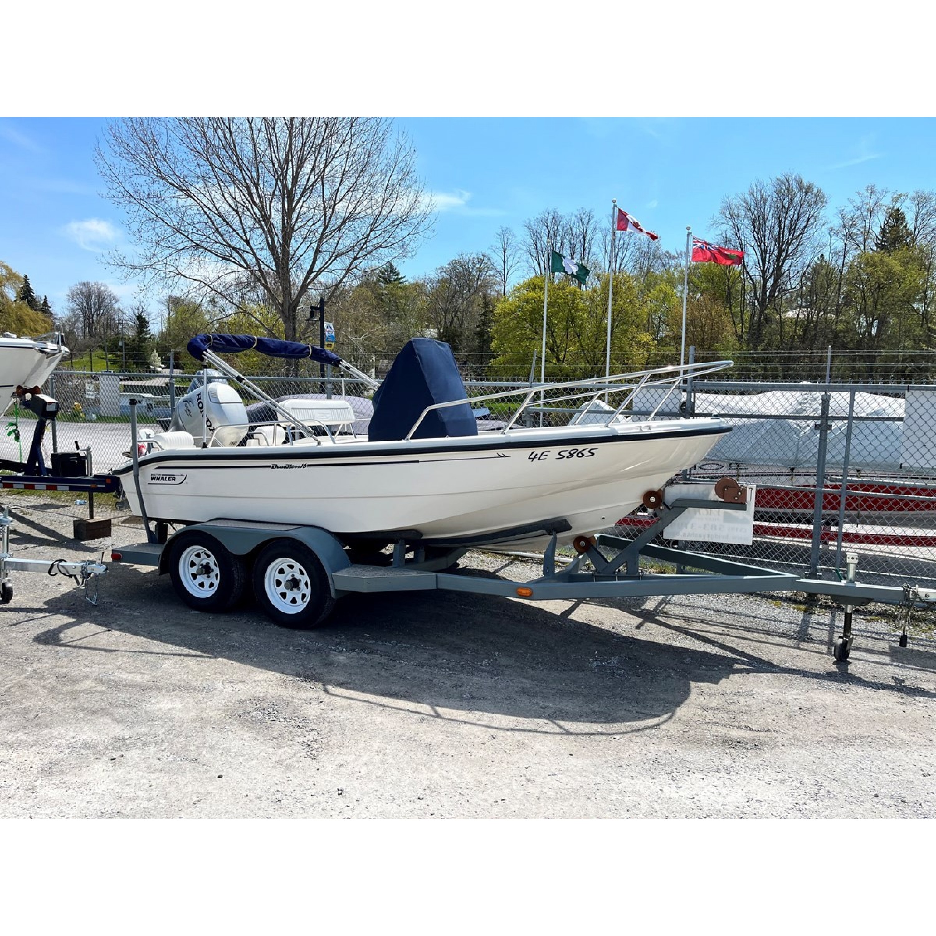 2000 16' BOSTON WHALER 16 Dauntless Runabout Boat 2000 16' BOSTON WHALER 16 Dauntless Runabout Boat