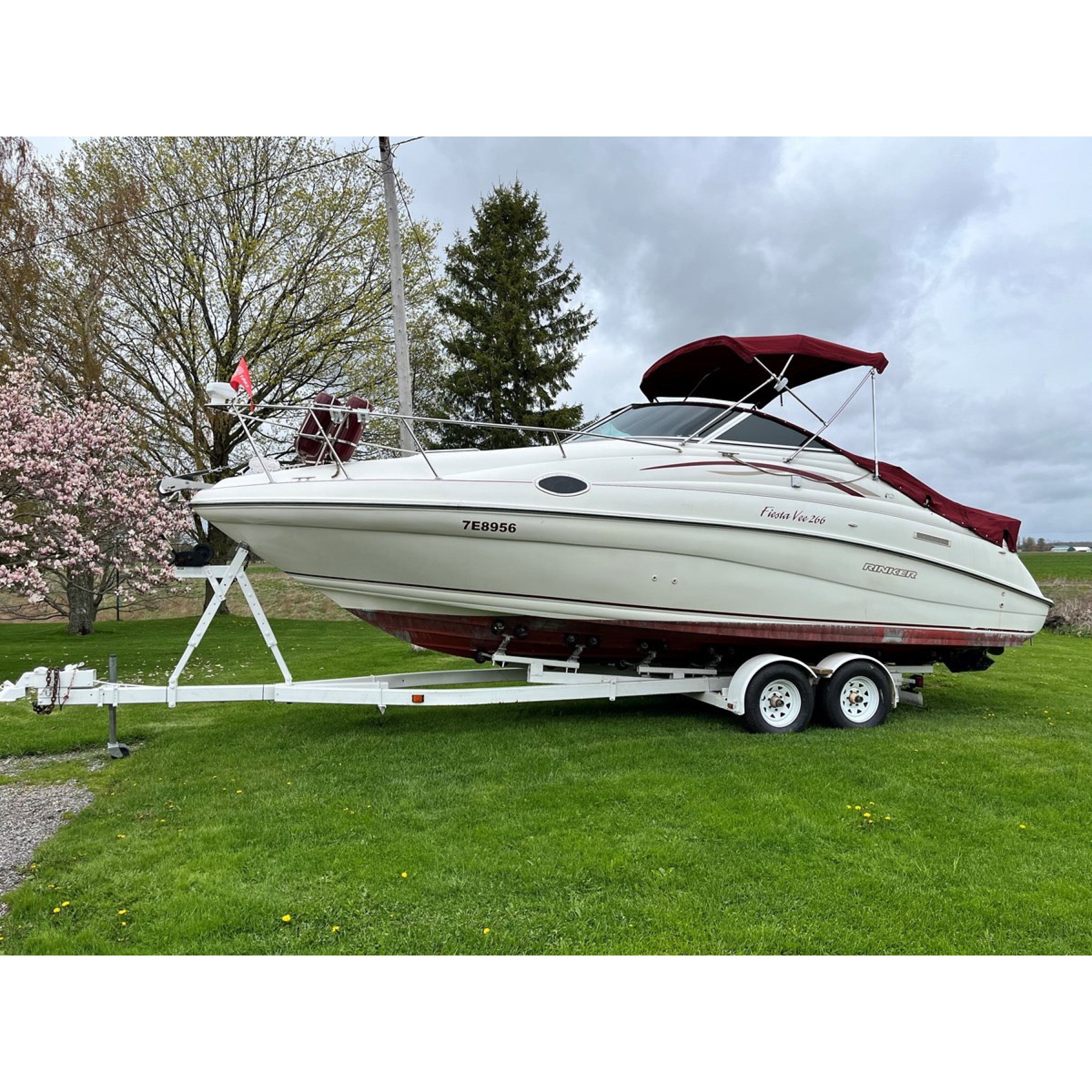 1996 27' 6" RINKER Festa Vee 266 Cuddy Boat No Time 1996 27' 6" RINKER Festa Vee 266 Cuddy Boat No Time