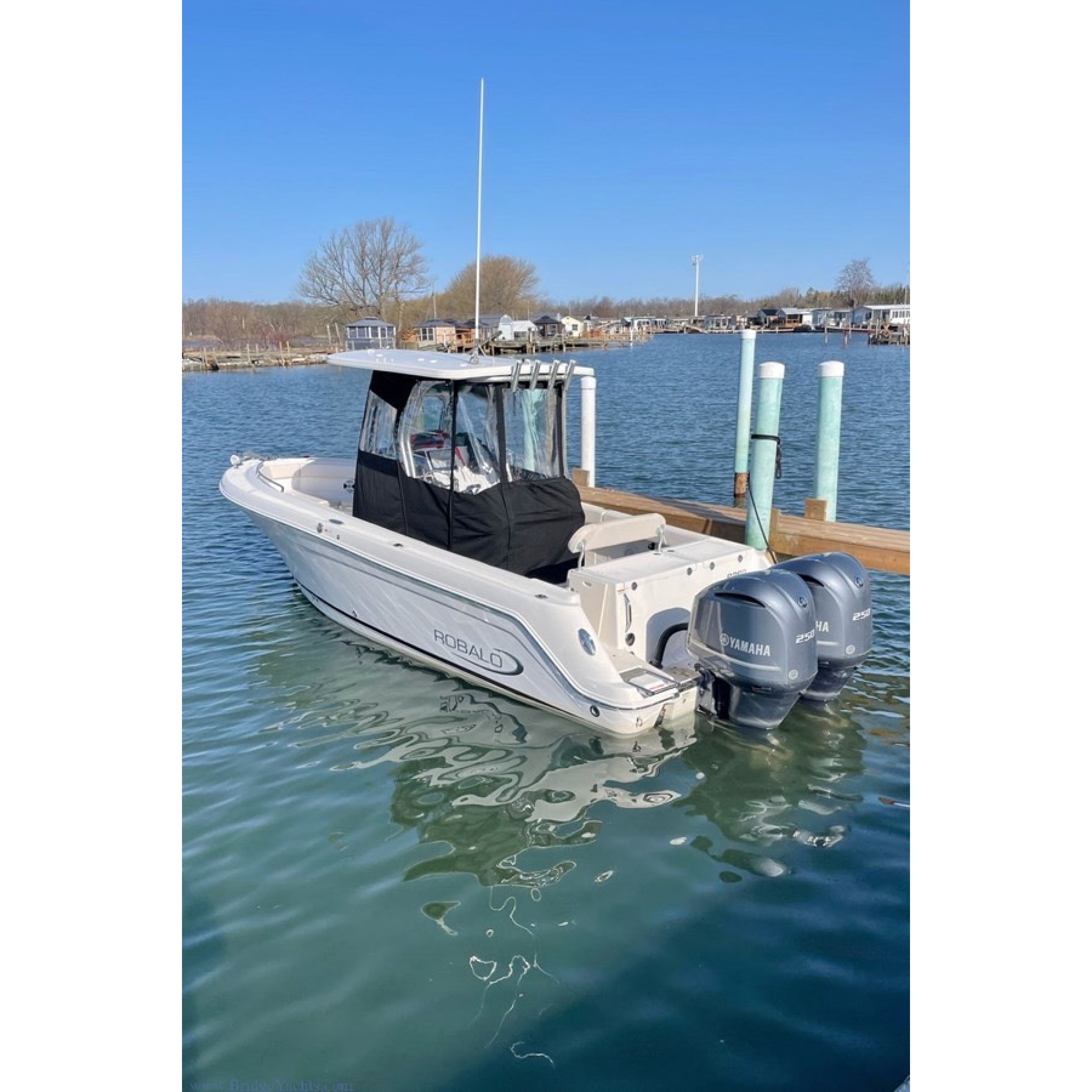 2017 26' 5" ROBALO R 260 Sport Fisherman 2017 26' 5" ROBALO R 260 Sport Fisherman