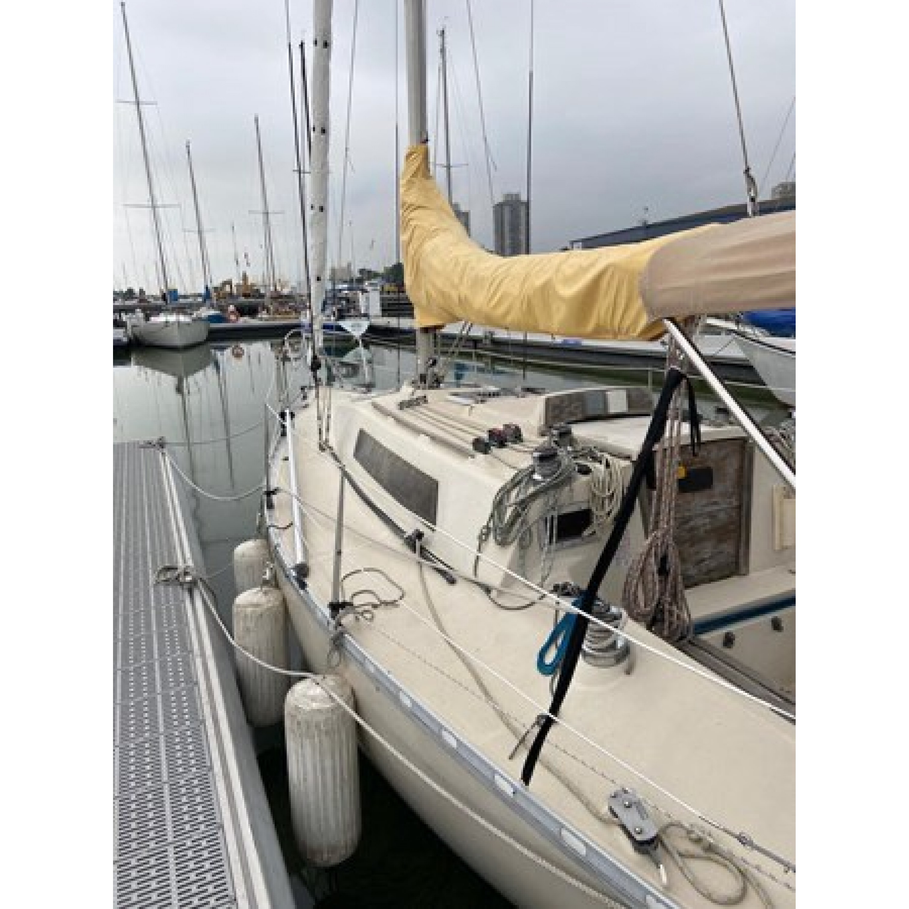 1983 30ft 6in BENETEAU Cruising/Racing Sailboat, La Belle Vie