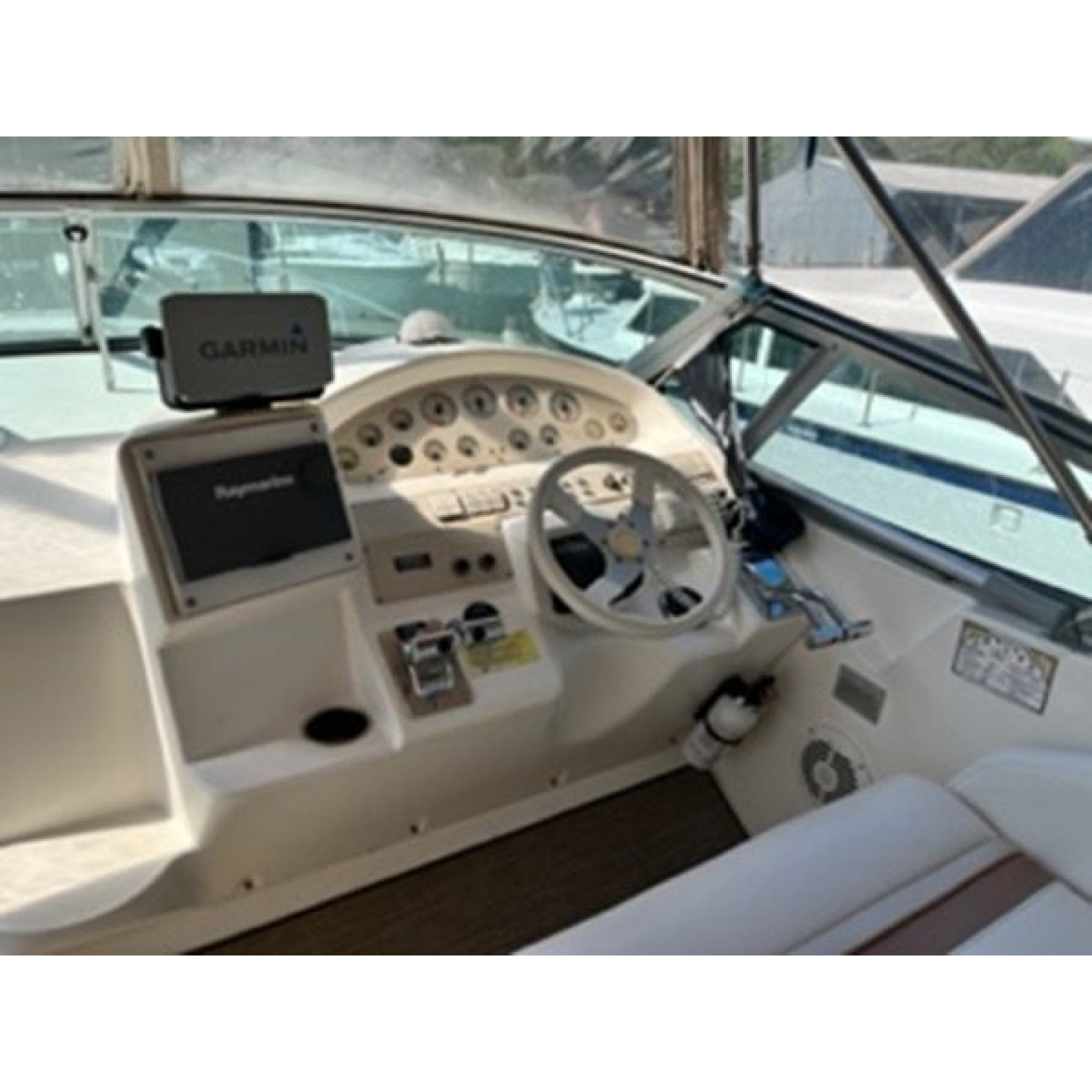 1996 34' 10" CRUISERS YACHTS Cruising Yacht 1996 34' 10" CRUISERS YACHTS Cruising Yacht
