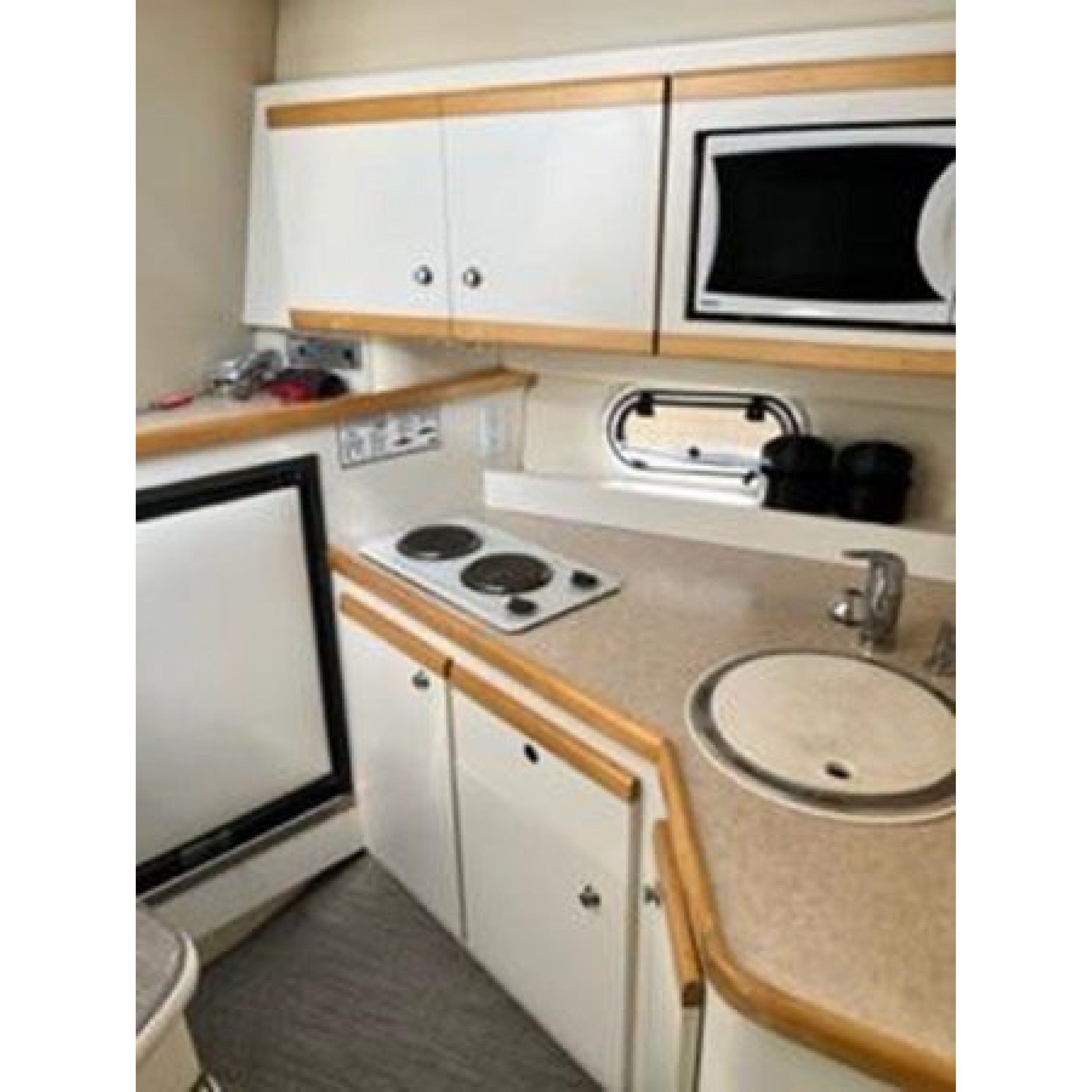 1996 34' 10" CRUISERS YACHTS Cruising Yacht 1996 34' 10" CRUISERS YACHTS Cruising Yacht