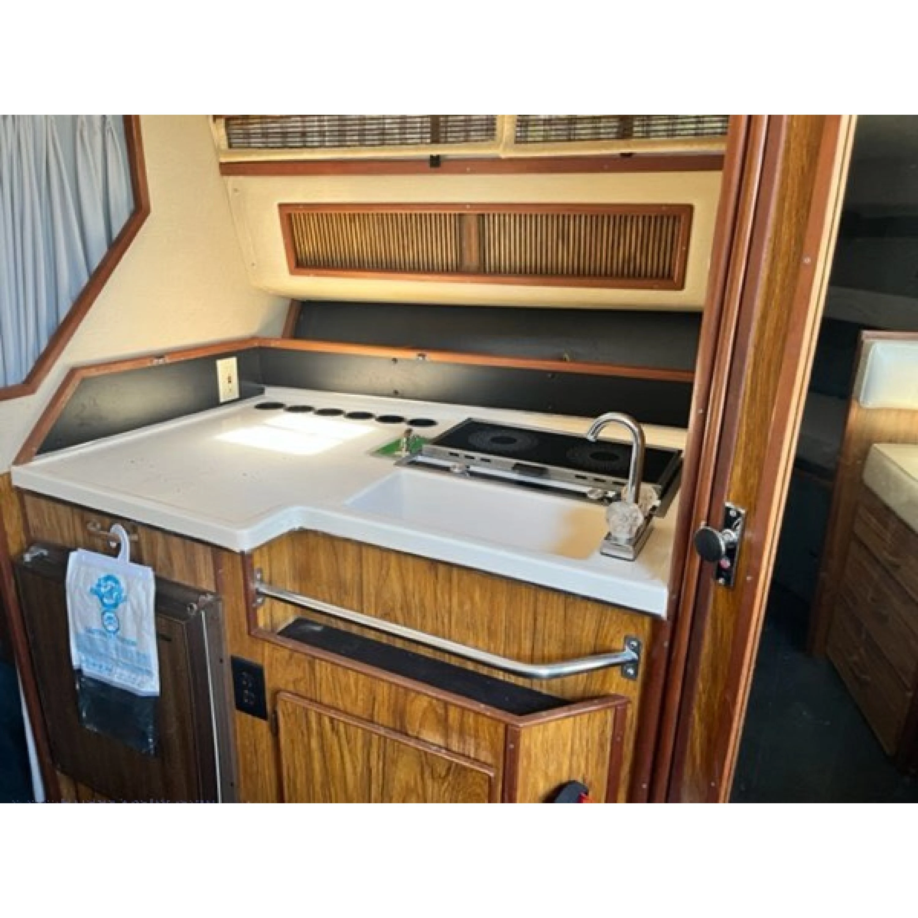 1985 31' 4" SEA RAY Cruising Yacht "Ken Kelly" 1985 31' 4" SEA RAY Cruising Yacht "Ken Kelly"