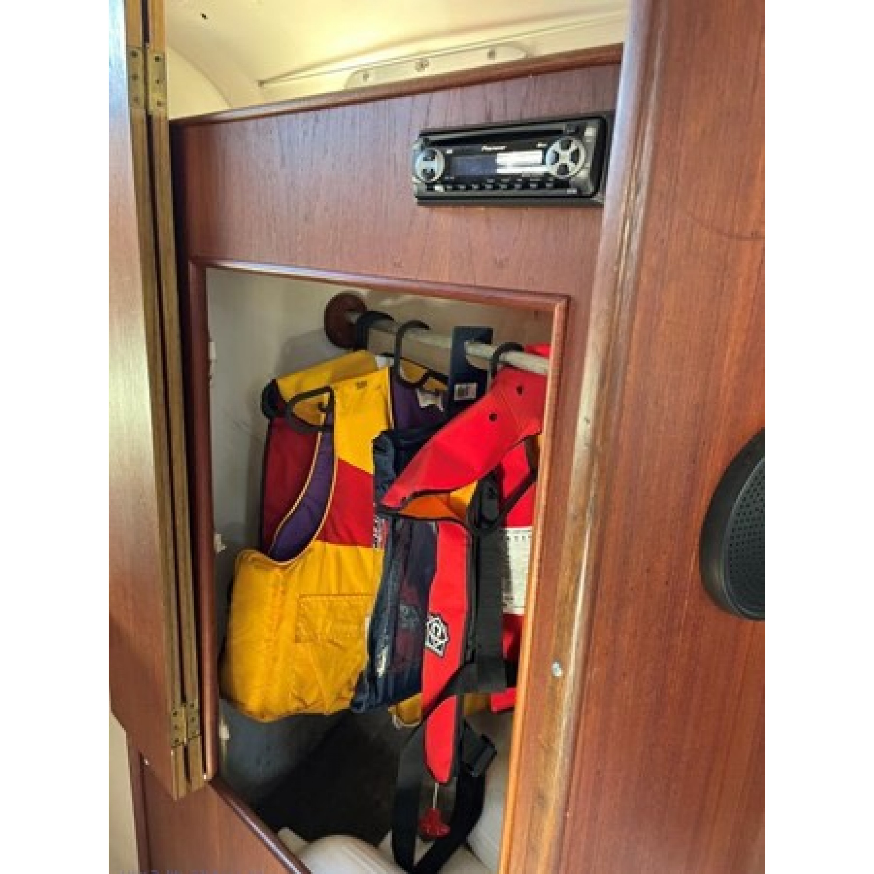 1975 27' 6" C&C YACHTS Cruising or Racing Sailboat - RexCalm 1975 27' 6" C&C YACHTS Cruising or Racing Sailboat - RexCalm