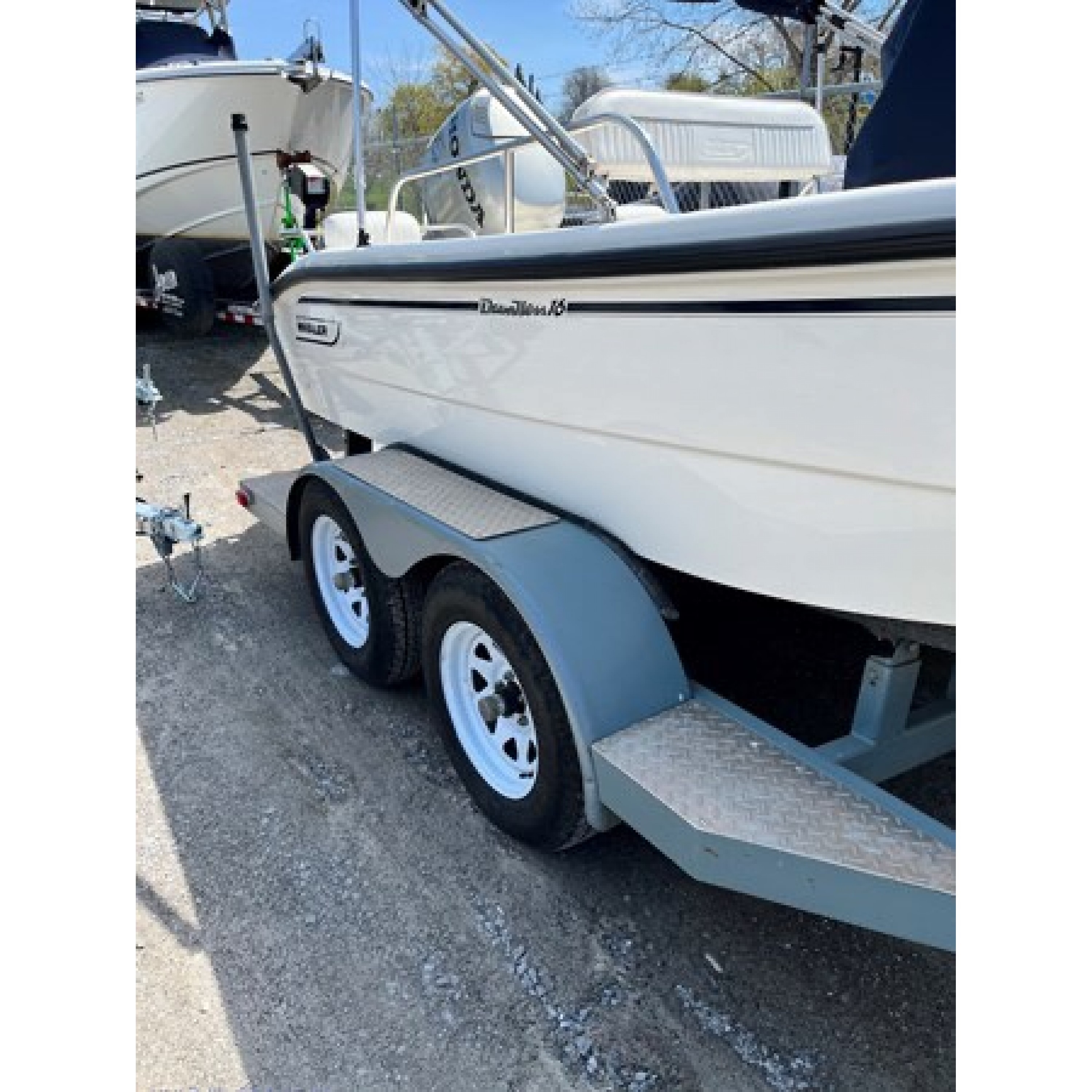 2000 16' BOSTON WHALER 16 Dauntless Runabout Boat 2000 16' BOSTON WHALER 16 Dauntless Runabout Boat