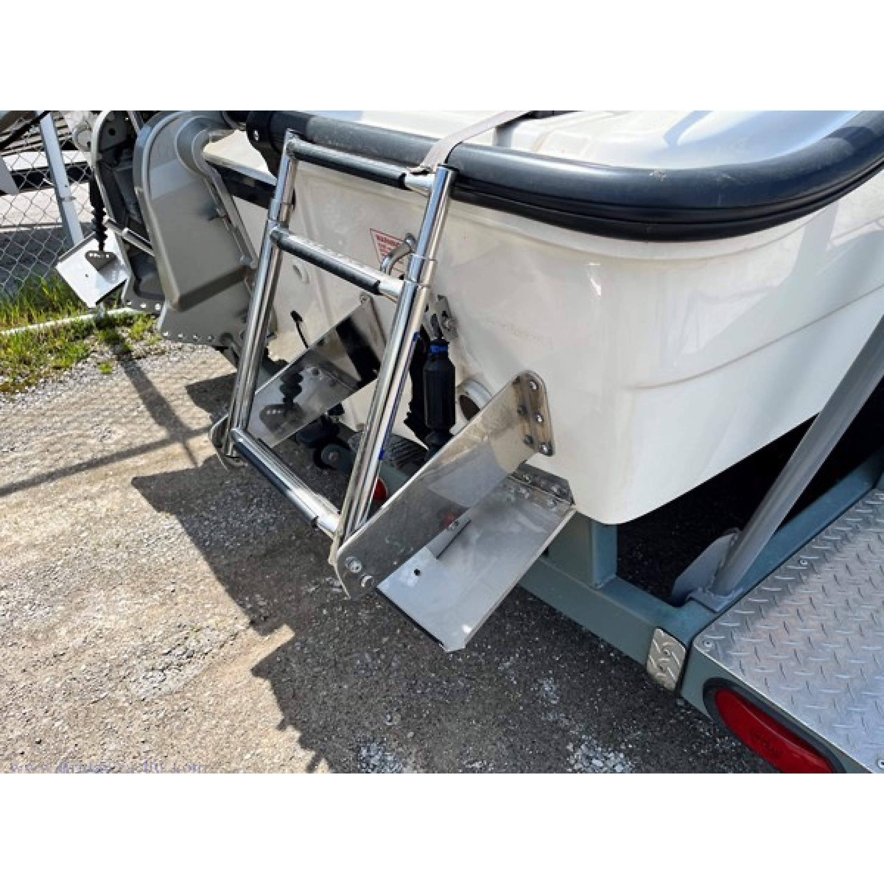 2000 16' BOSTON WHALER 16 Dauntless Runabout Boat 2000 16' BOSTON WHALER 16 Dauntless Runabout Boat