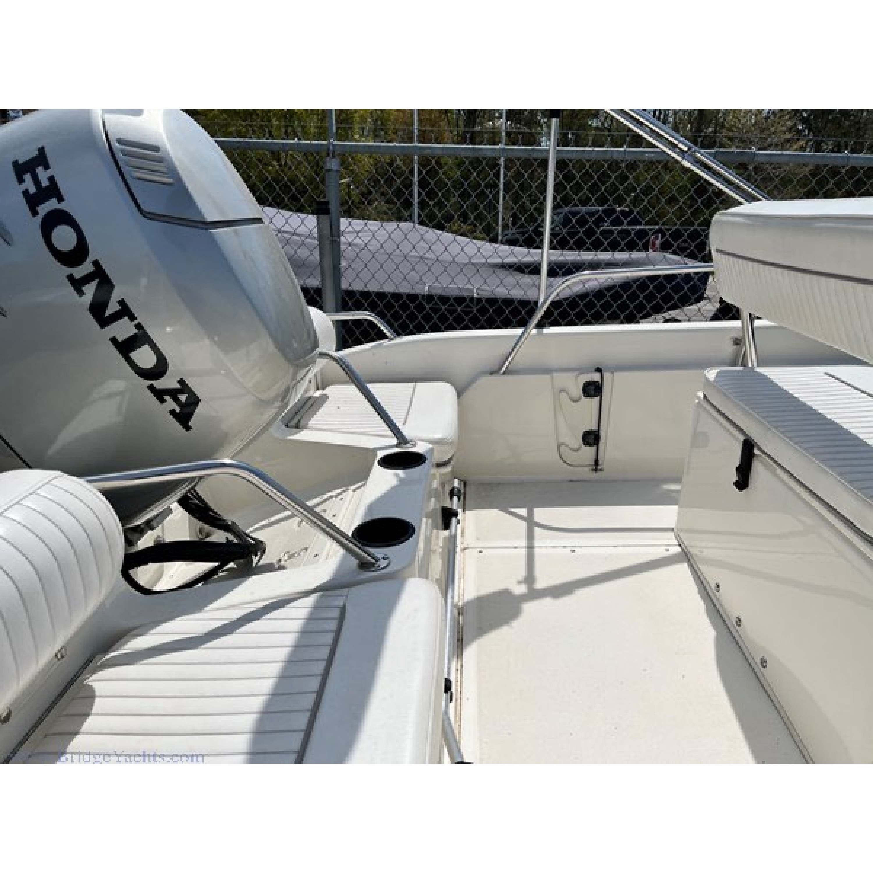 2000 16' BOSTON WHALER 16 Dauntless Runabout Boat 2000 16' BOSTON WHALER 16 Dauntless Runabout Boat