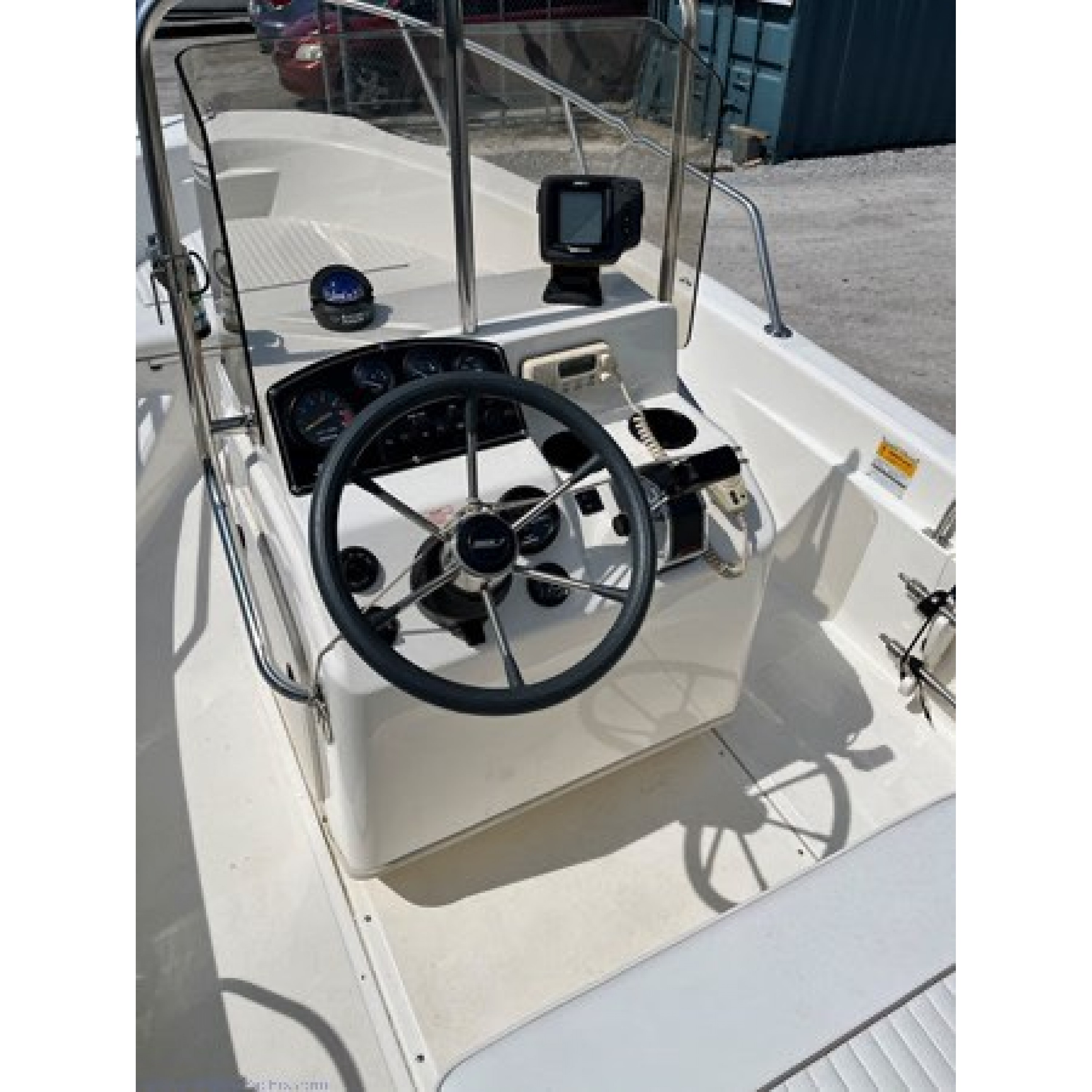 2000 16' BOSTON WHALER 16 Dauntless Runabout Boat 2000 16' BOSTON WHALER 16 Dauntless Runabout Boat