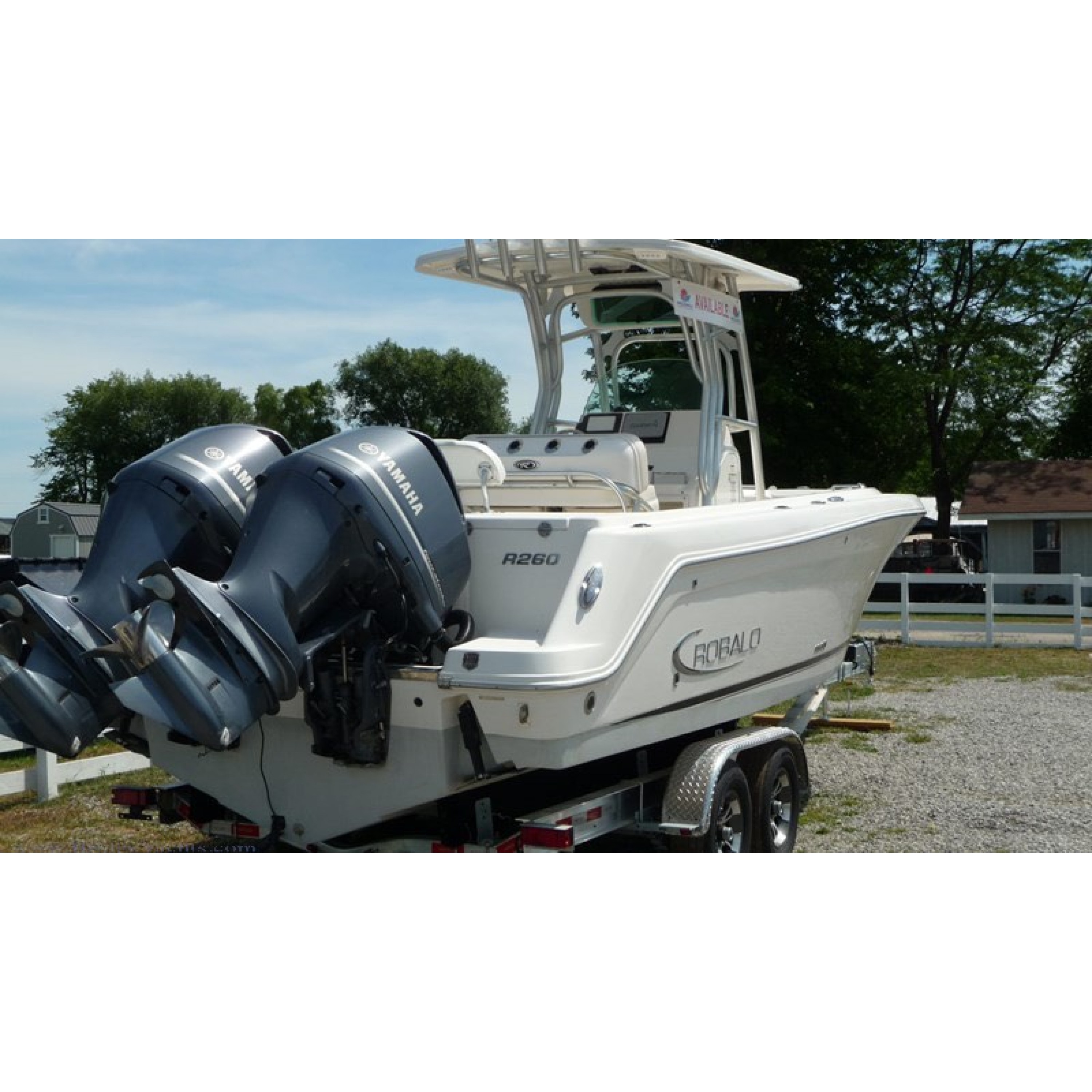 2017 26' 5" ROBALO R 260 Sport Fisherman