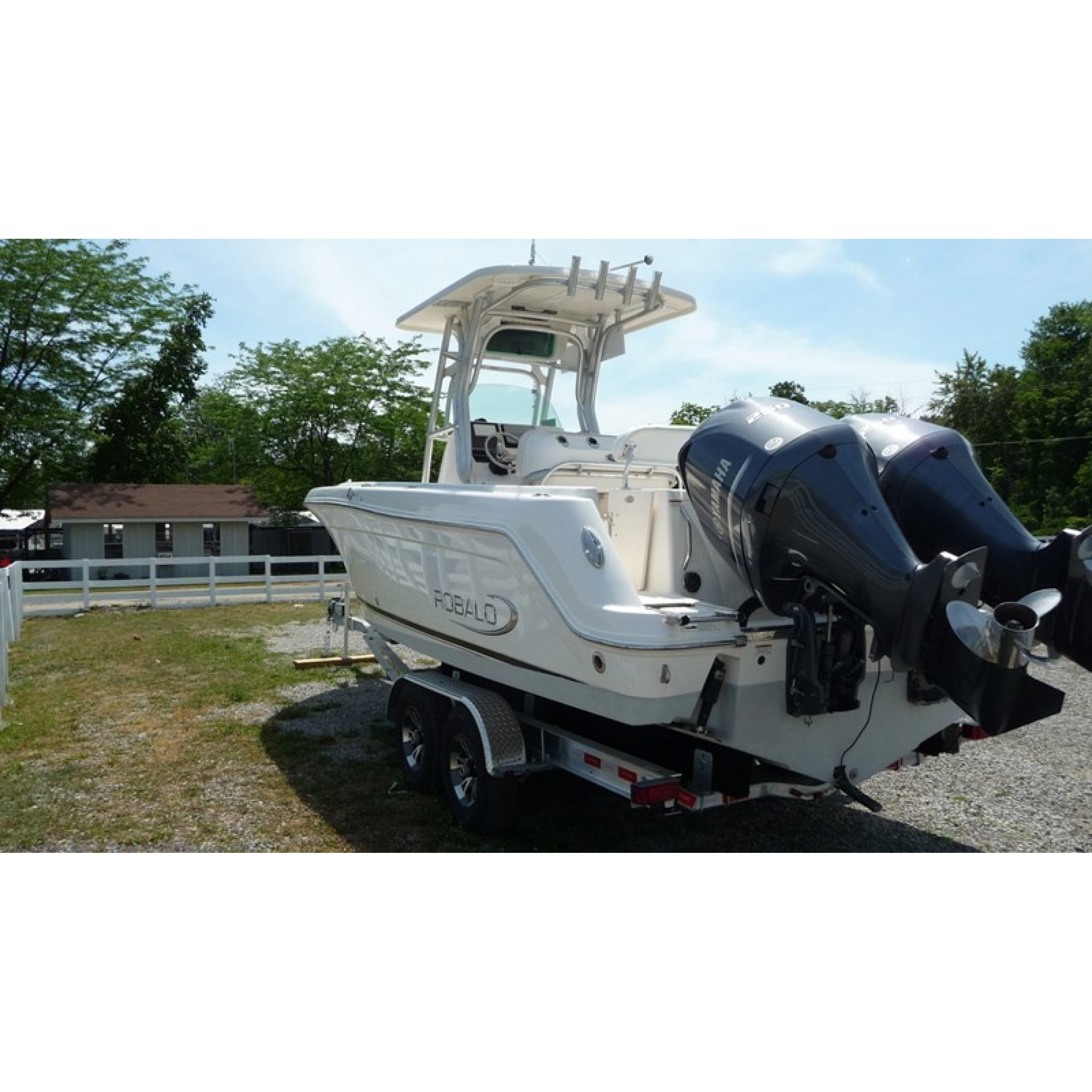 2017 26' 5" ROBALO R 260 Sport Fisherman