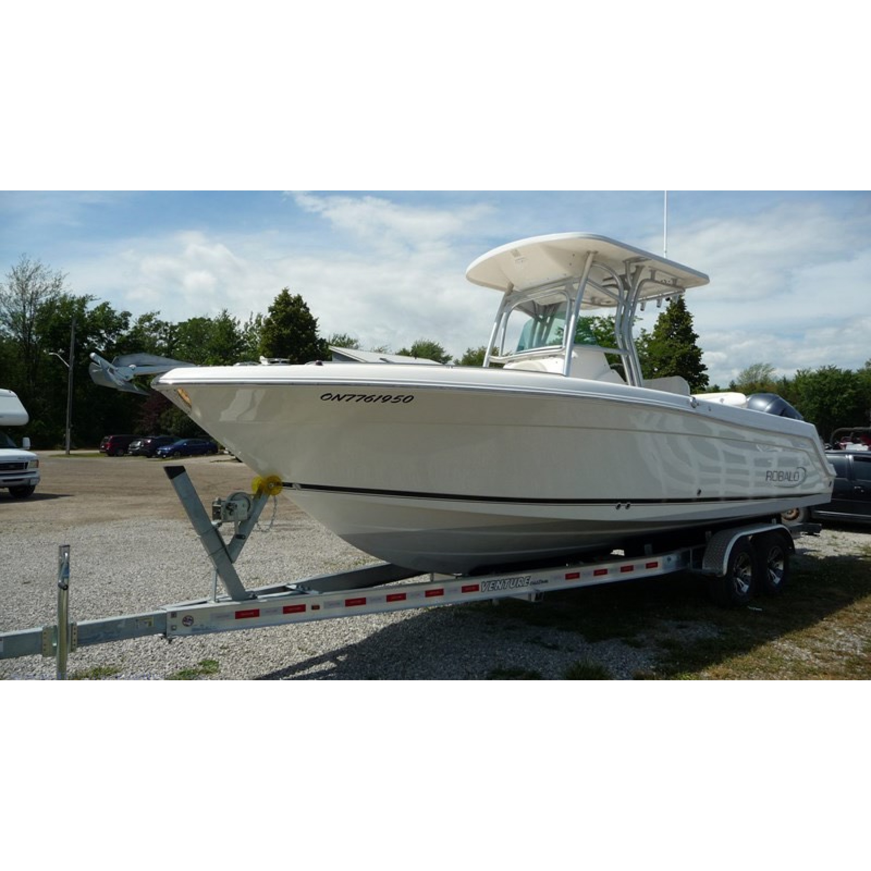 2017 26' 5" ROBALO R 260 Sport Fisherman