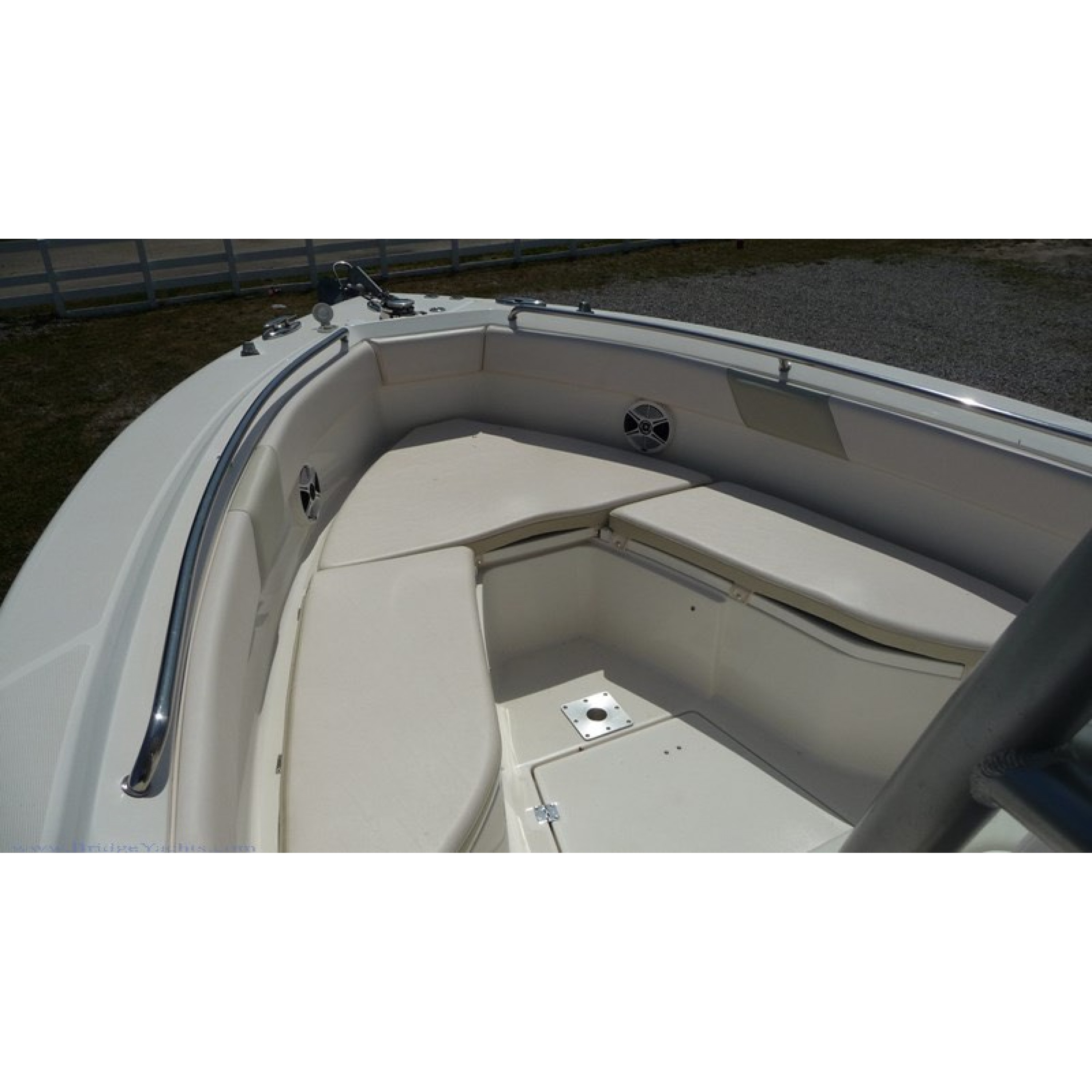 2017 26' 5" ROBALO R 260 Sport Fisherman