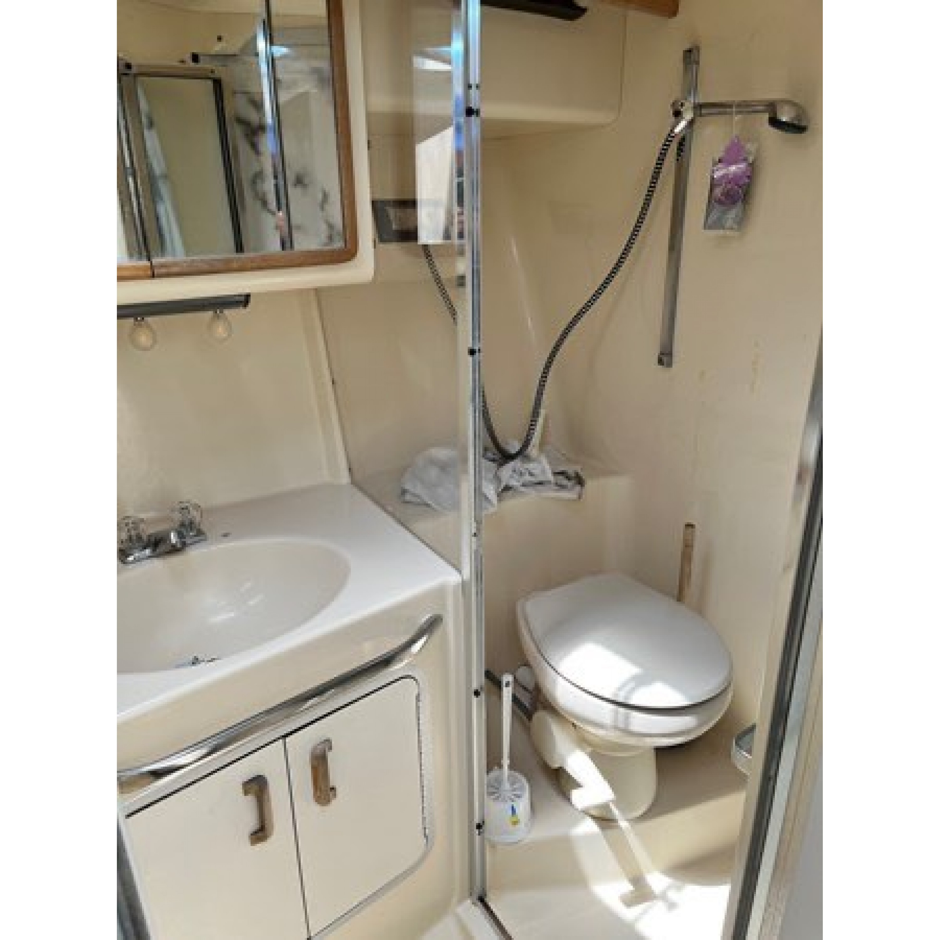 1992 37' 5" SEA RAY Express Cruising Yacht Fantasy 1 1992 37' 5" SEA RAY Express Cruising Yacht Fantasy 1