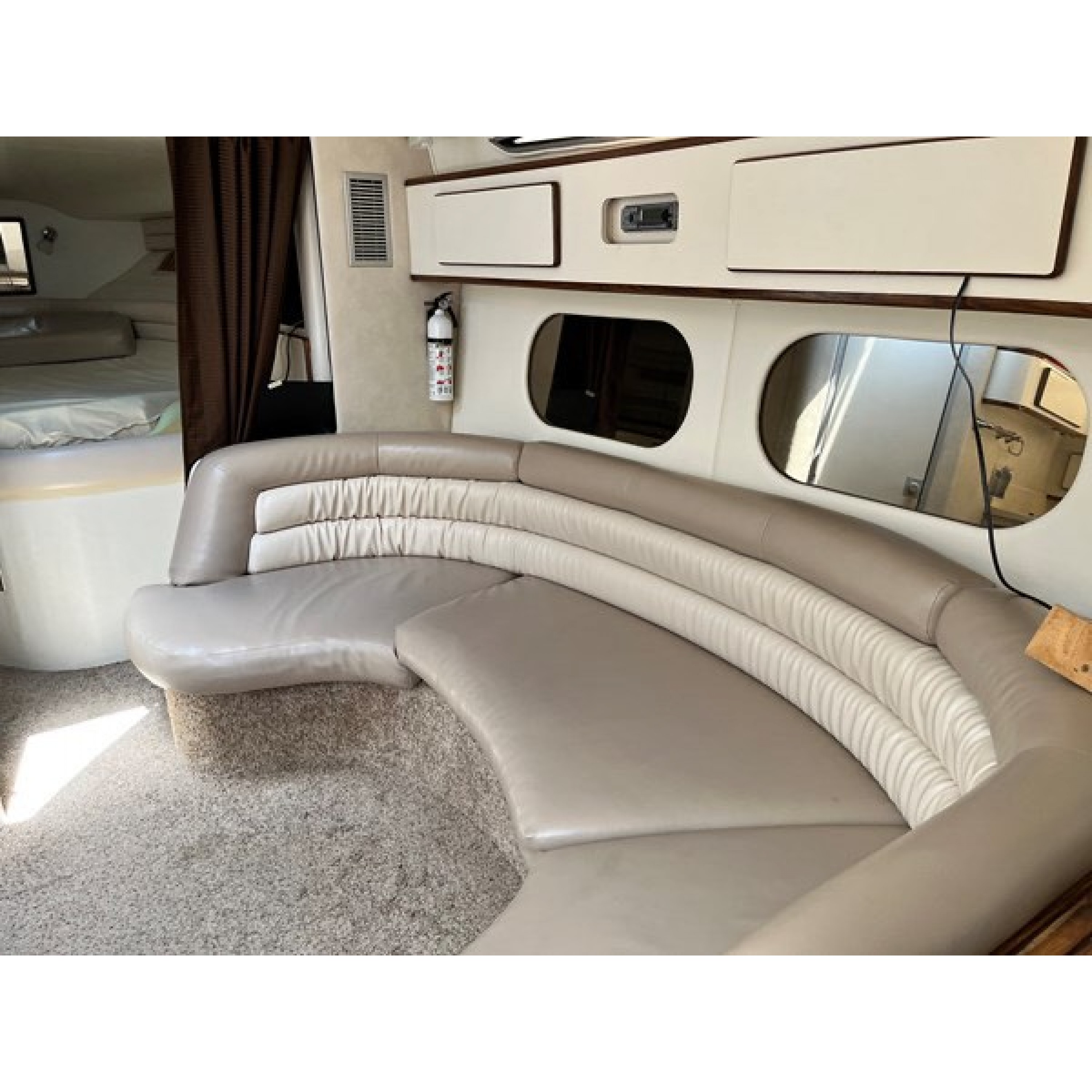 1992 37' 5" SEA RAY Express Cruising Yacht Fantasy 1 1992 37' 5" SEA RAY Express Cruising Yacht Fantasy 1
