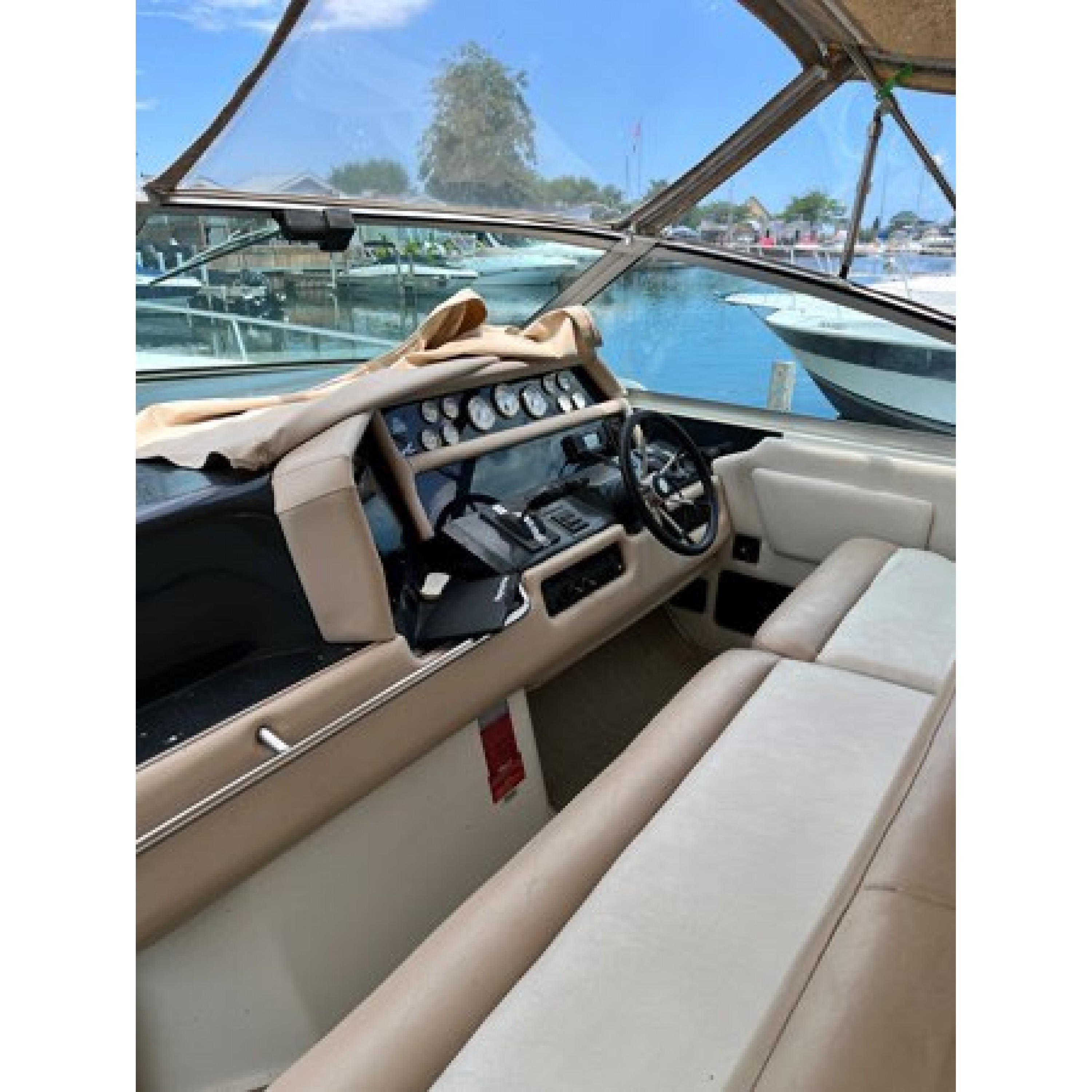 1992 37' 5" SEA RAY Express Cruising Yacht Fantasy 1 1992 37' 5" SEA RAY Express Cruising Yacht Fantasy 1