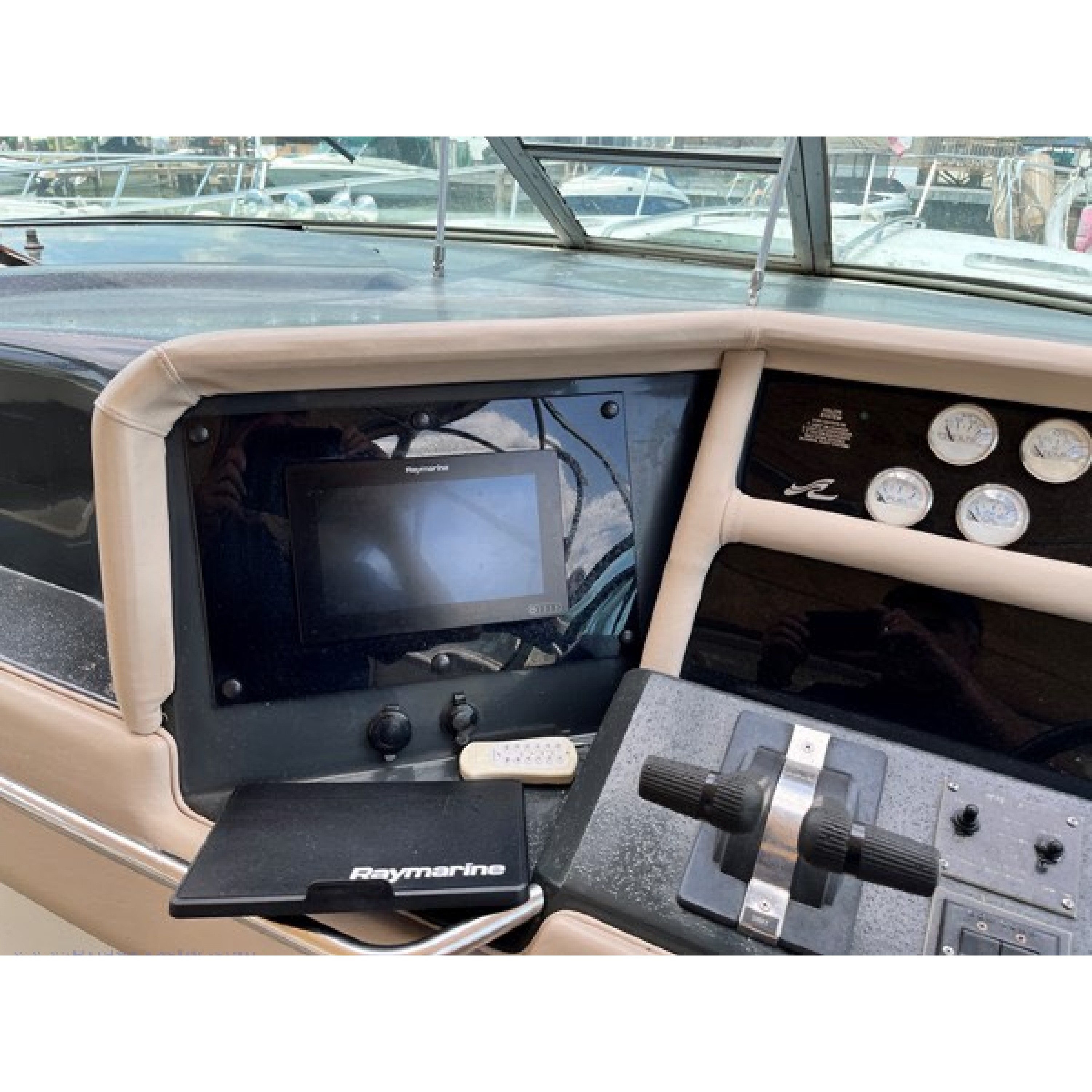 1992 37' 5" SEA RAY Express Cruising Yacht Fantasy 1 1992 37' 5" SEA RAY Express Cruising Yacht Fantasy 1