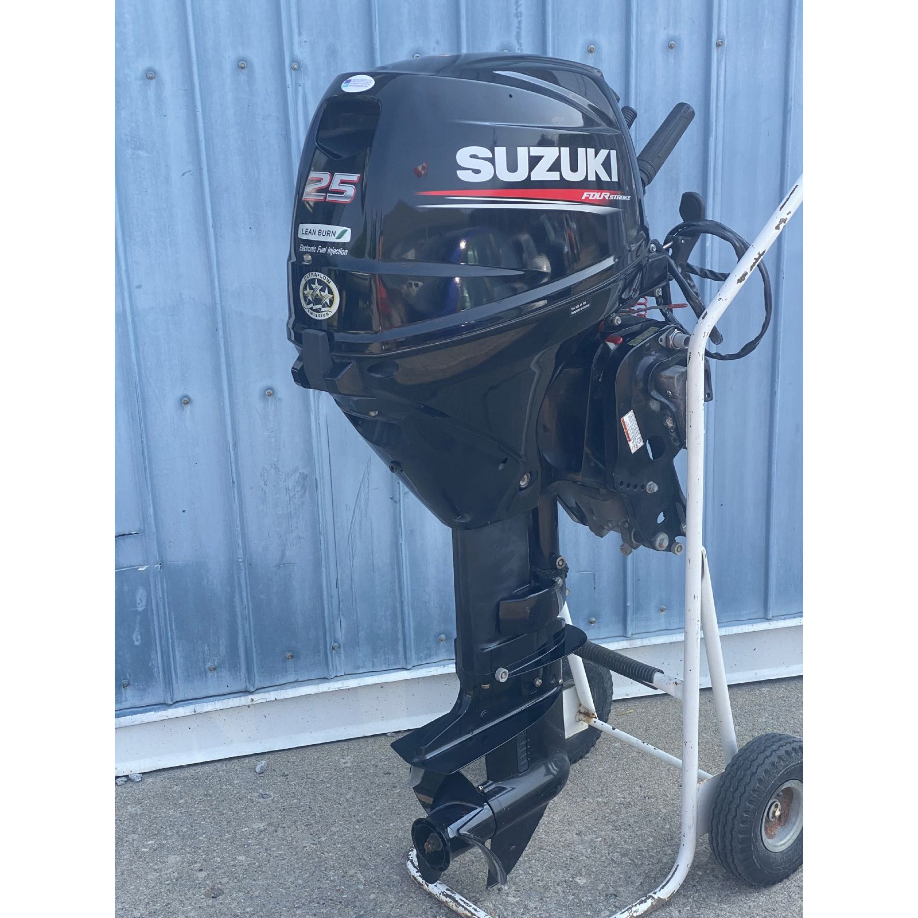 2017 USED 25 HP SUZUKI OUTBOARD, LONG SHAFT, PWR TILT & TRIM, ELEC, TANK & HOSE INC 2017 USED 25 HP SUZUKI OUTBOARD, LONG SHAFT, PWR TILT & TRIM, ELEC, TANK & HOSE INC